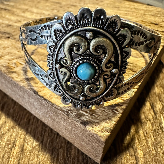 Vintage Southwestern Turquoise Cuff Bracelet for Boho Chic Cowgirls, Gift-Ready Packaging - Silver Elegant