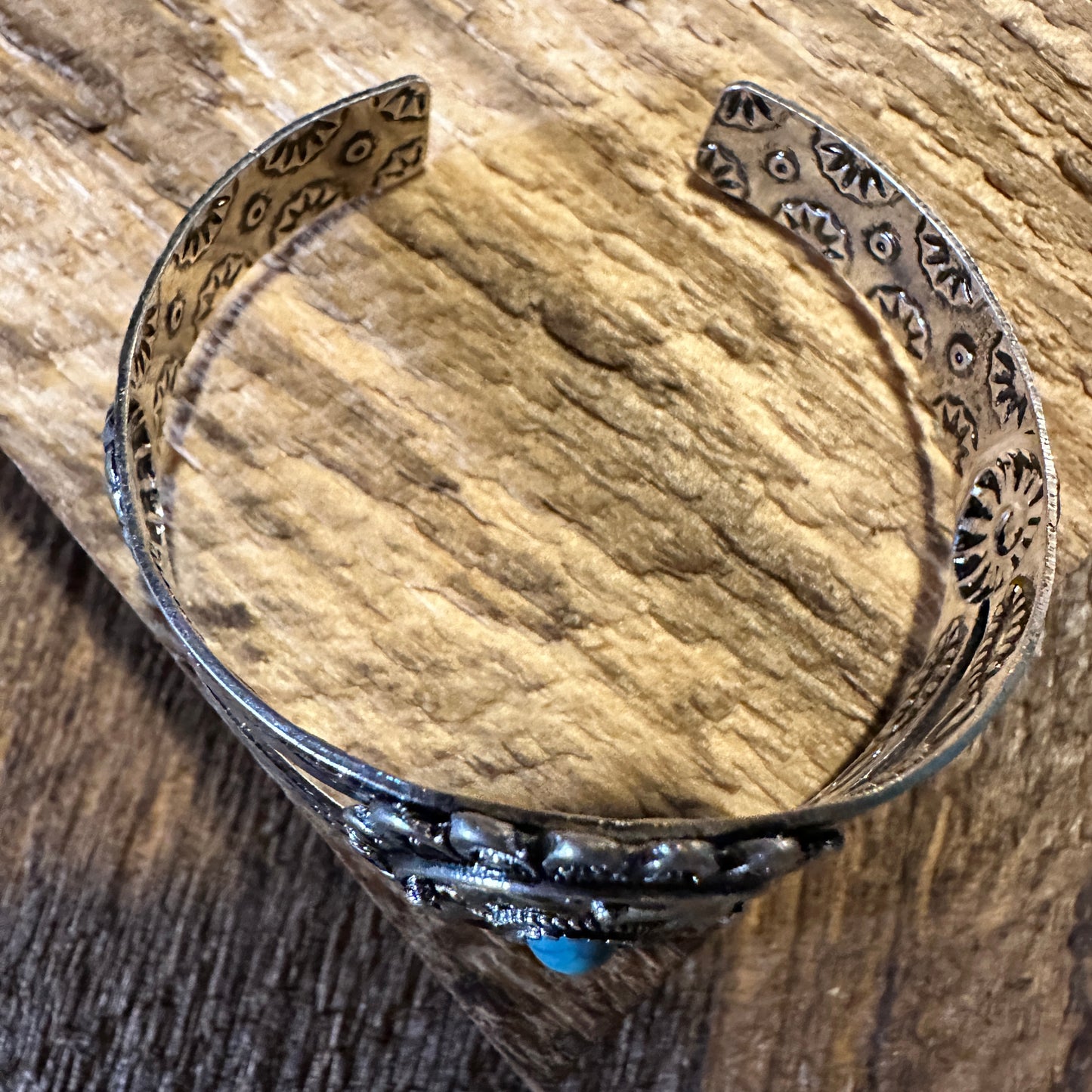 Vintage Southwestern Turquoise Cuff Bracelet for Boho Chic Cowgirls, Gift-Ready Packaging - Silver Elegant