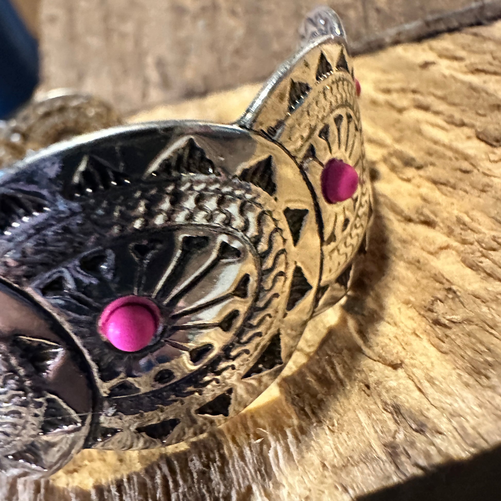 Vintage Bohemian Southwest Cowgirl Cuff Bracelet with Pink Gemstone, Gift-Ready Packaging - Silver Elegant