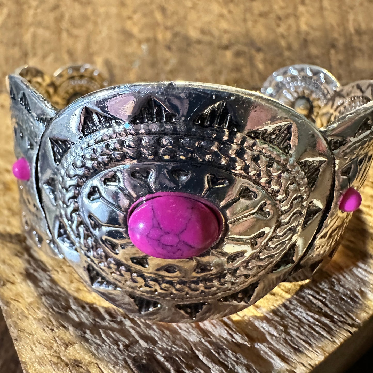 Vintage Bohemian Southwest Cowgirl Cuff Bracelet with Pink Gemstone, Gift-Ready Packaging - Silver Elegant