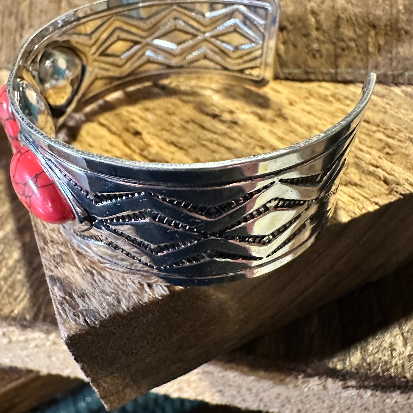 Vintage Boho Navajo Cowgirl Cuff Bracelet with Coral Stone in Gift Box - Silver Elegant