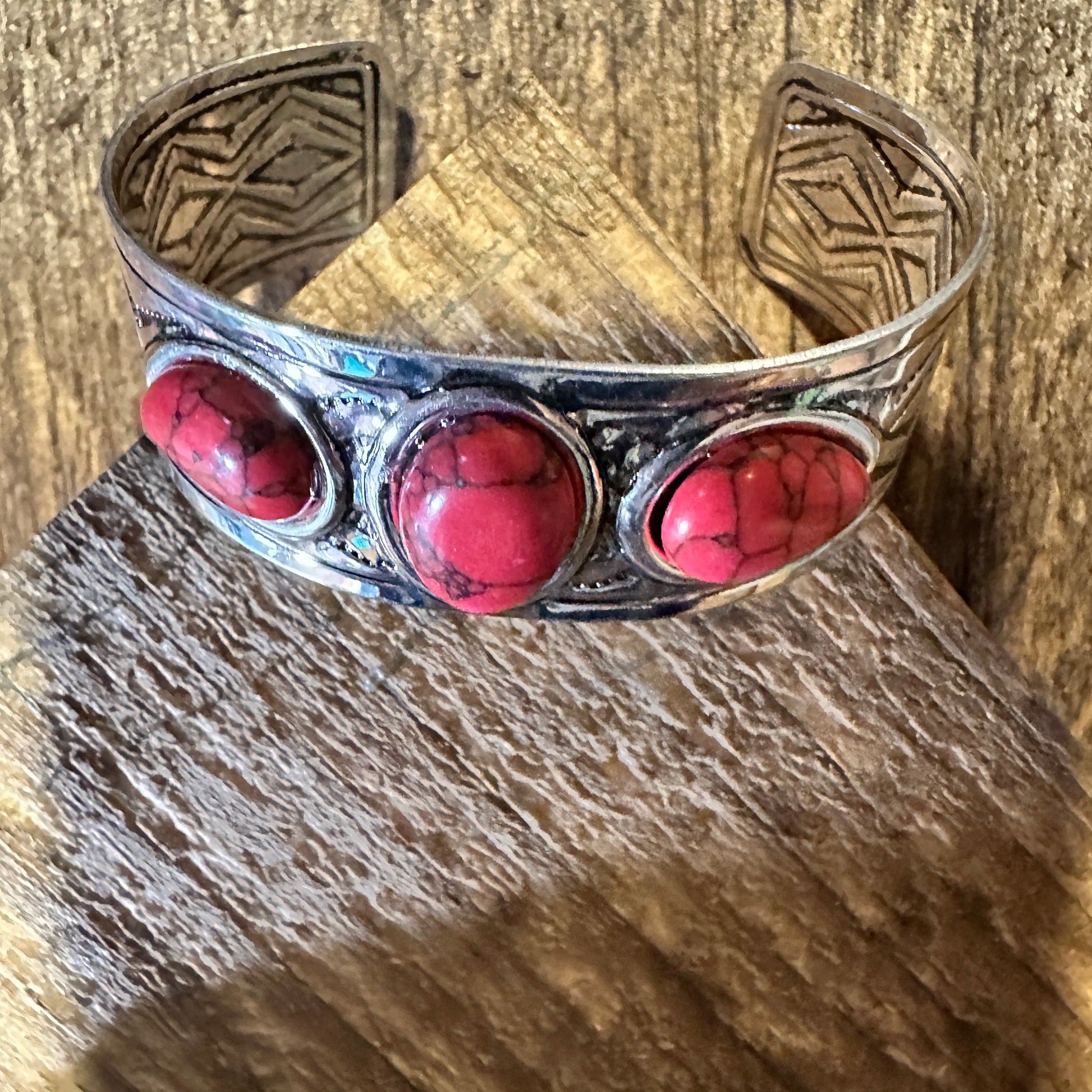 Vintage Boho Navajo Cowgirl Cuff Bracelet with Coral Stone in Gift Box - Silver Elegant