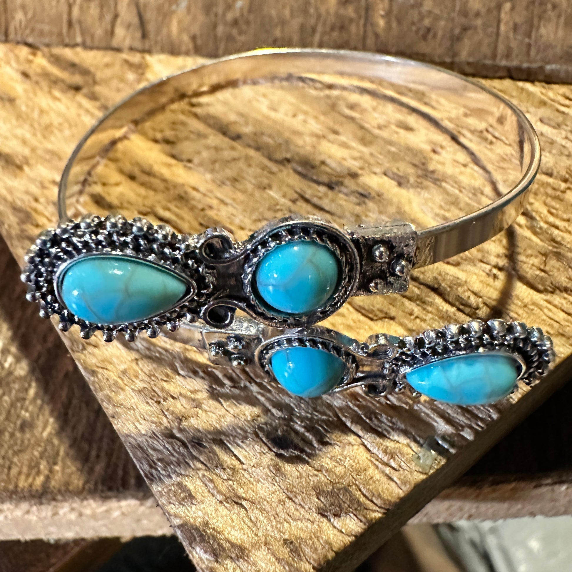 Boho Vintage Southwestern Cowgirl Cuff Bracelet, Turquoise Stone, Gift Box - Silver Elegant