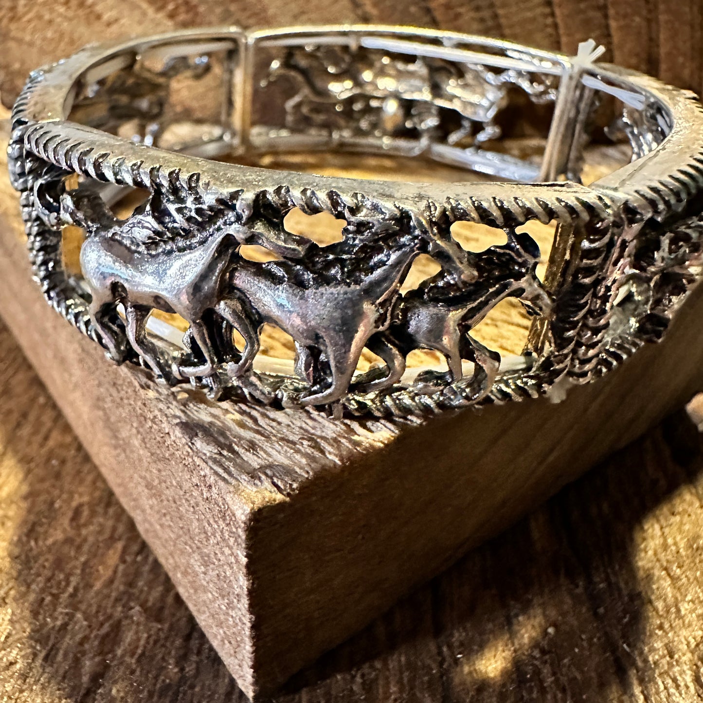 Boho Vintage Chic Southwestern Equestrian Horse Elastic Cuff Bracelet, Gift Box - Silver Elegant