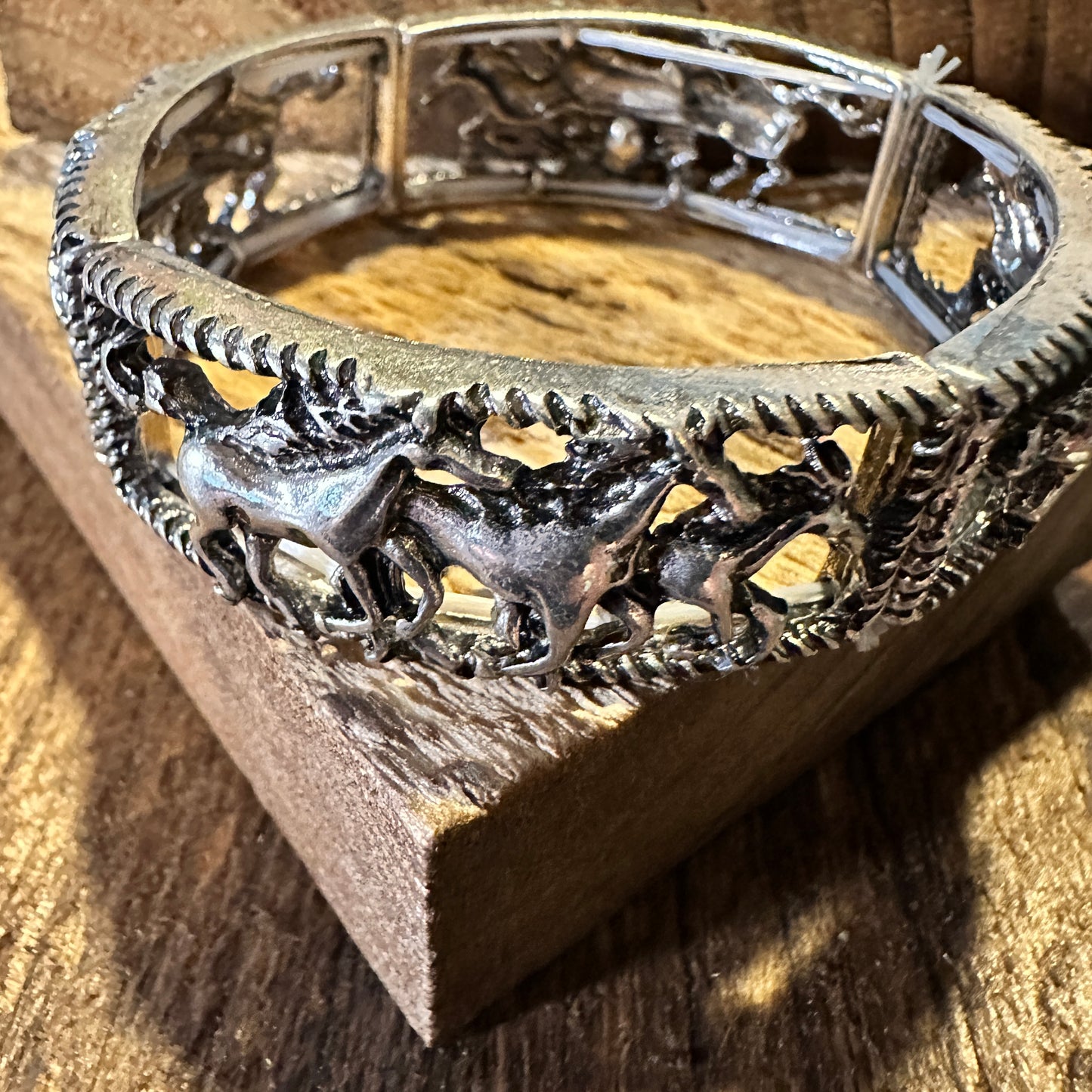 Boho Vintage Chic Southwestern Equestrian Horse Elastic Cuff Bracelet, Gift Box - Silver Elegant