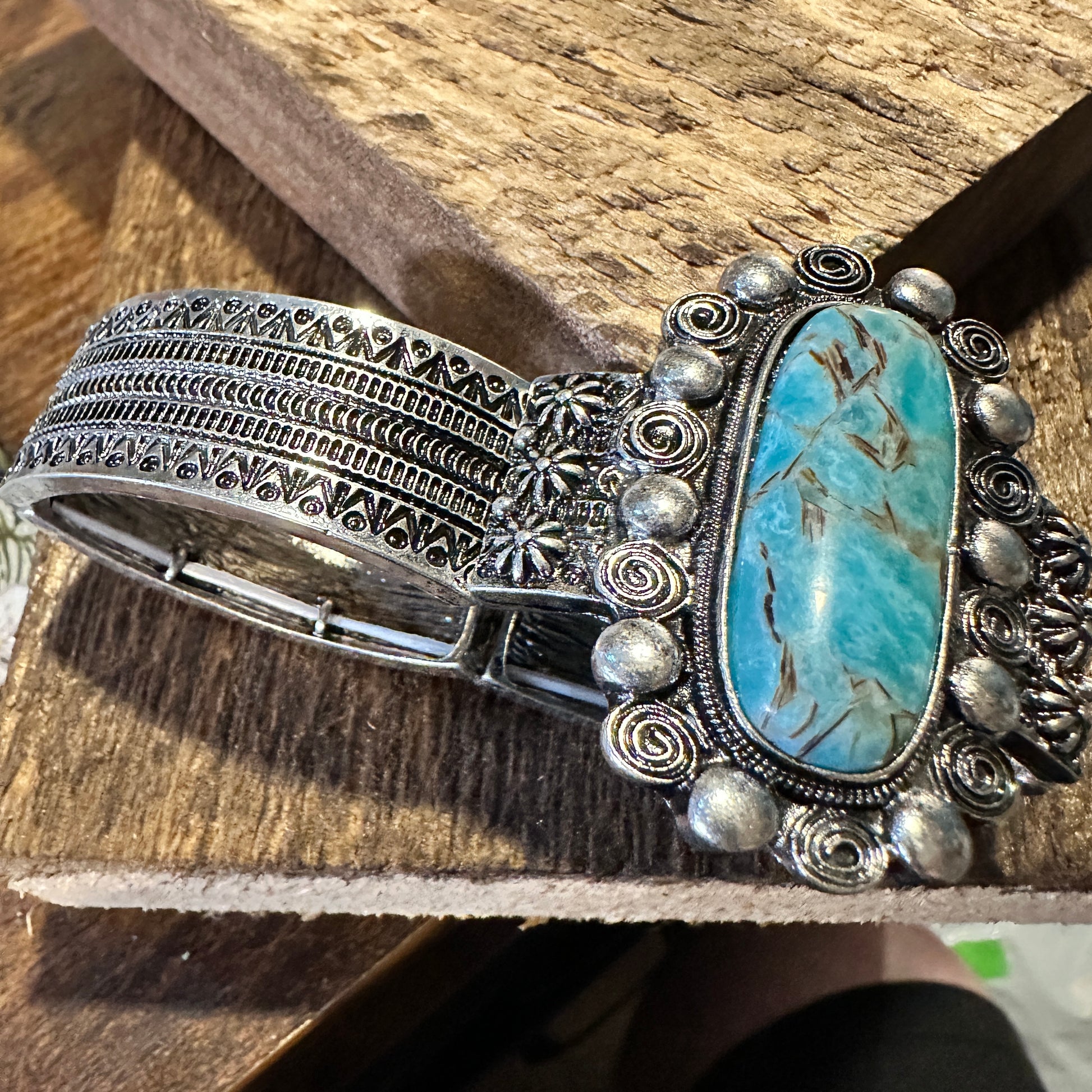 Boho Vintage Chic Southwestern Scroll Elastic Cuff Bracelet, Turquoise Stone, Gift Box - Silver Elegant