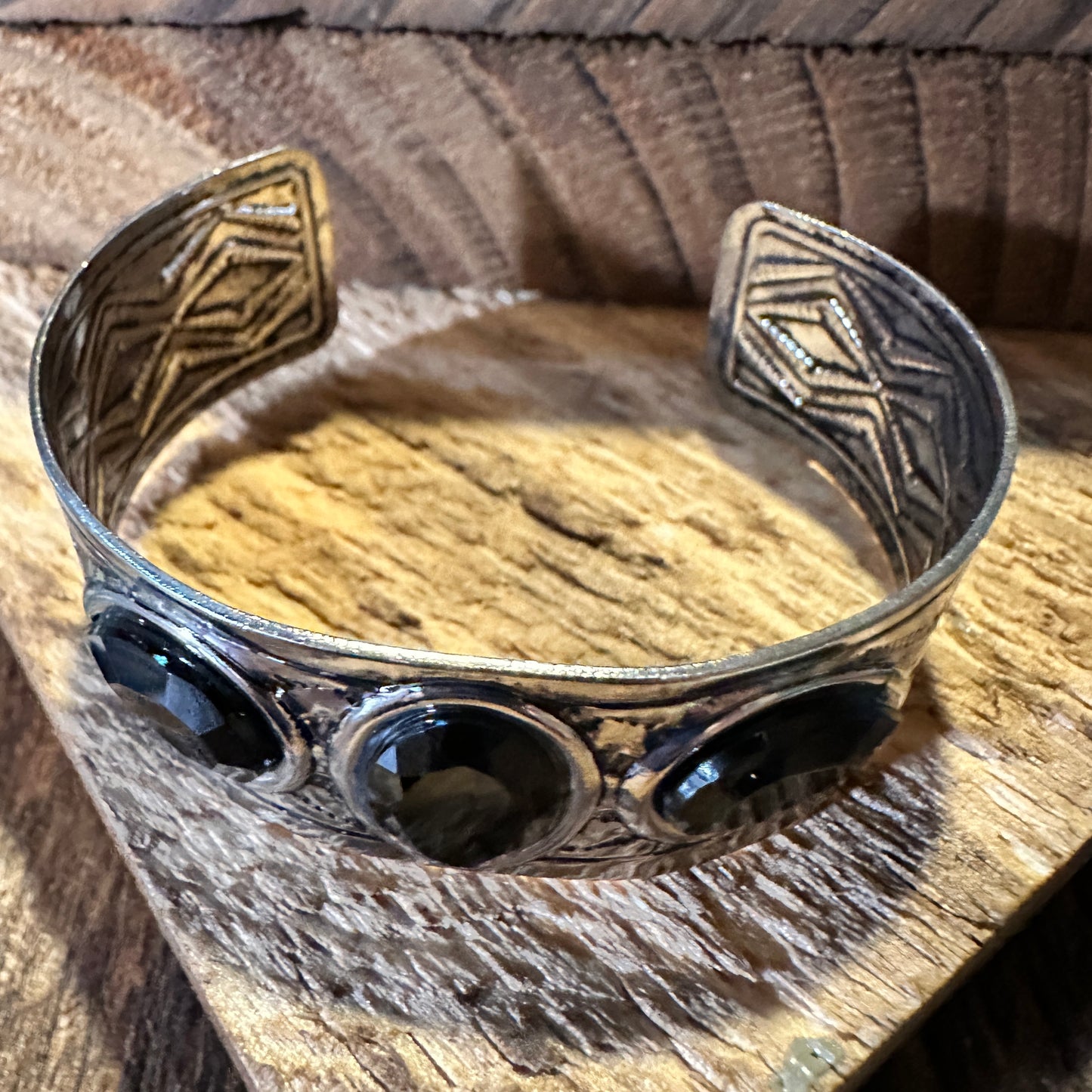 Boho Vintage Chic Southwestern Navajo Open Cuff Bracelet, Black Onyx Stones, Gift Box - Silver Elegant