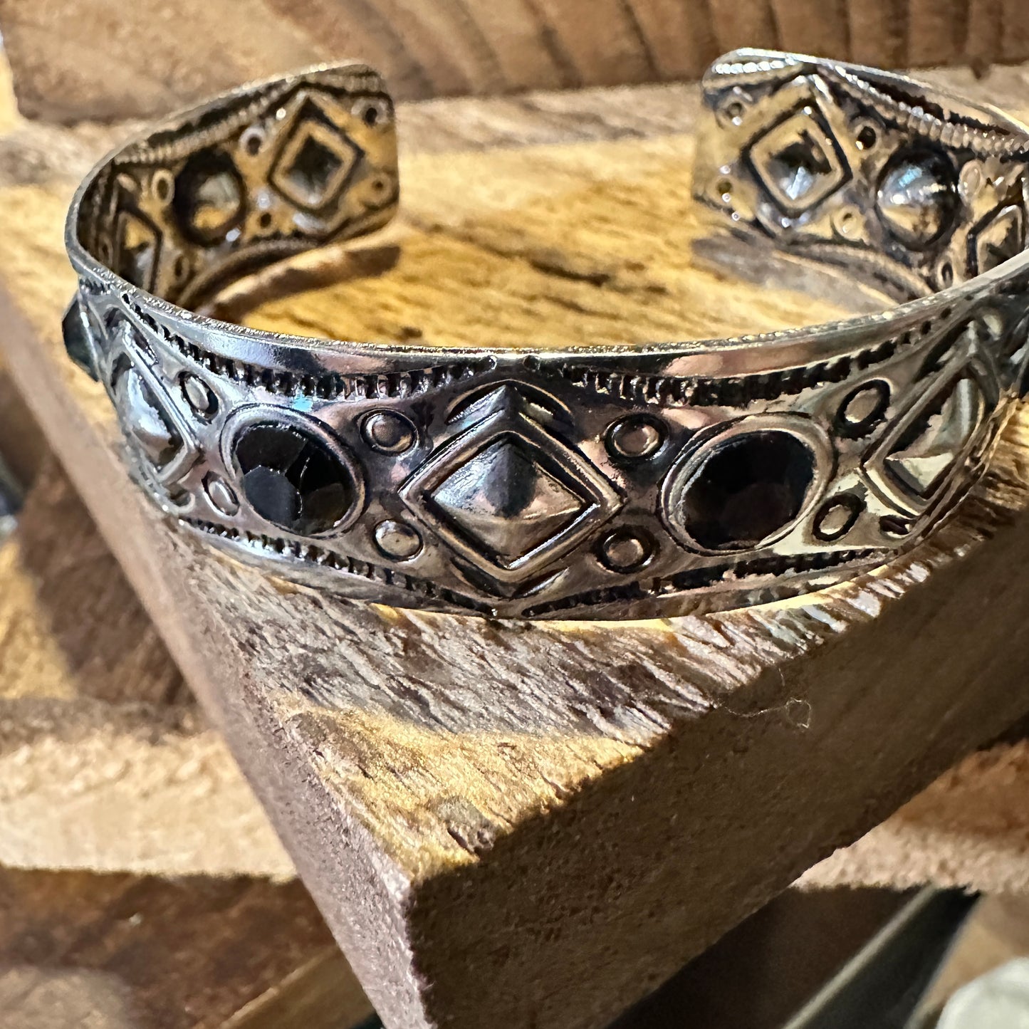 Boho Vintage Southwestern Navajo Open Cuff Bracelet, Black Onyx Stones, Gift Box - Silver Elegant