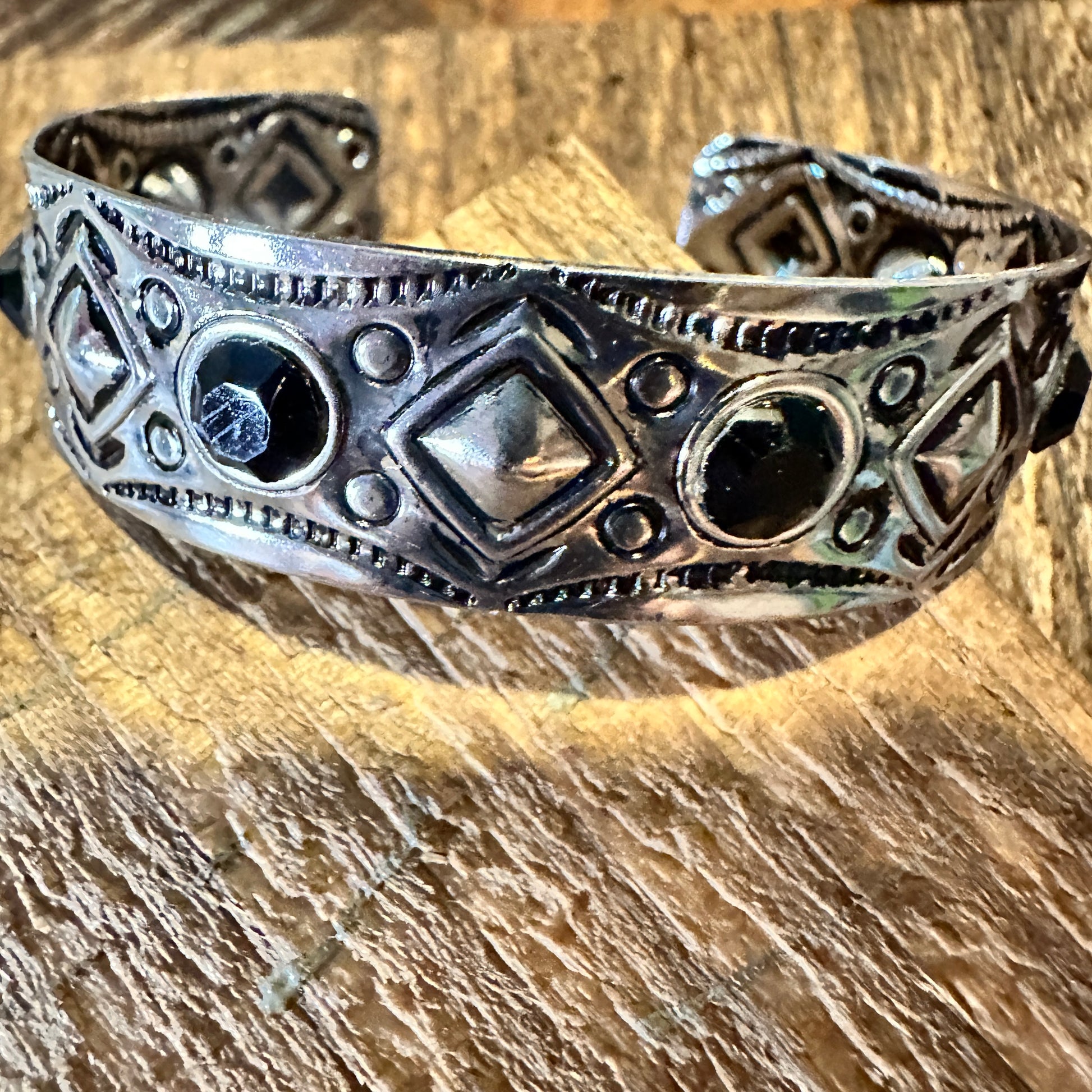 Boho Vintage Southwestern Navajo Open Cuff Bracelet, Black Onyx Stones, Gift Box - Silver Elegant