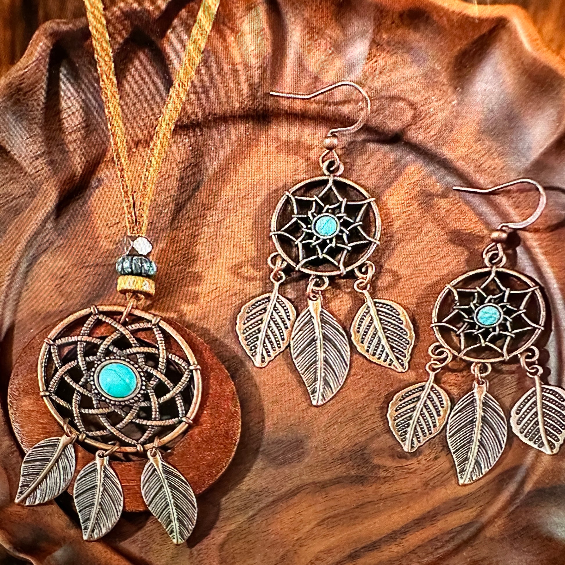 Turquoise Dreamcatcher Leather Jewelry Set - Boho Chic Necklace and Earring Gift Box - Silver Elegant