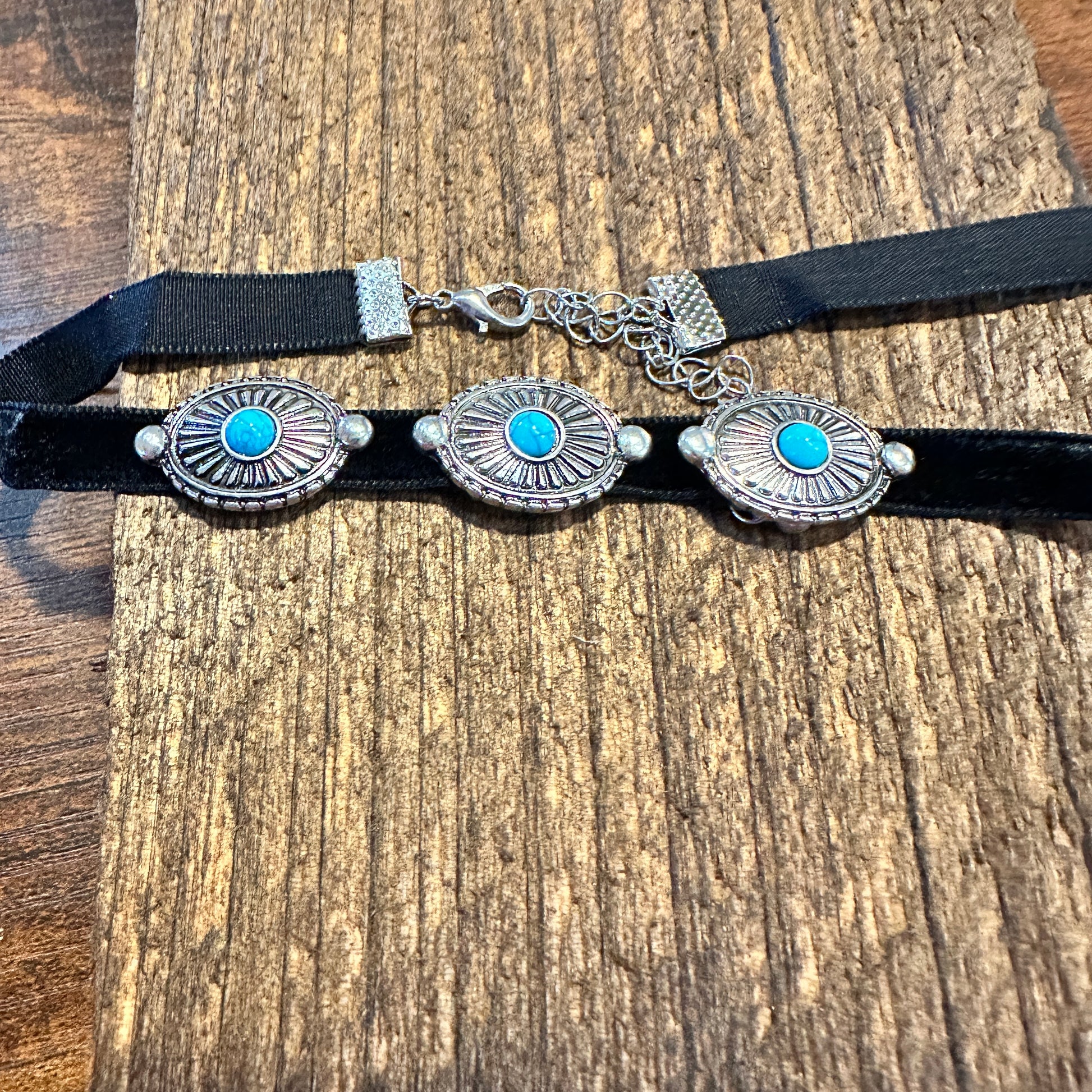 Turquoise Concho Choker Necklace with Black Velvet - Boho Western Style in Gift Box - Silver Elegant