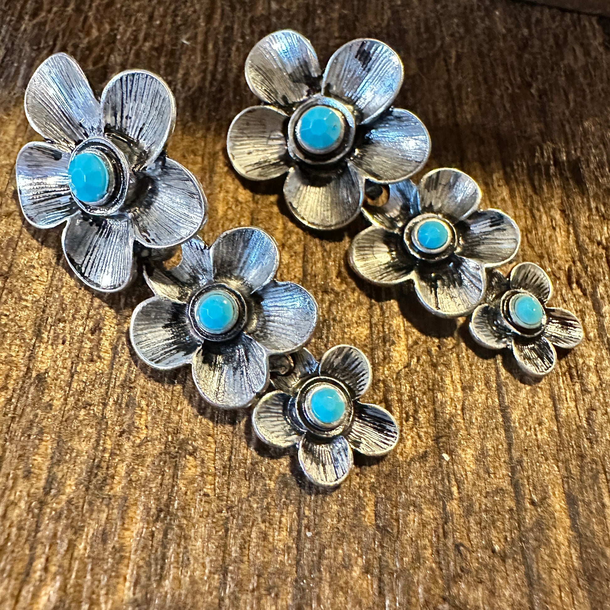 Boho Hippie Cowgirl Western Floral Drop Stud Earrings - Turquoise Stone, Gift Box - Silver Elegant