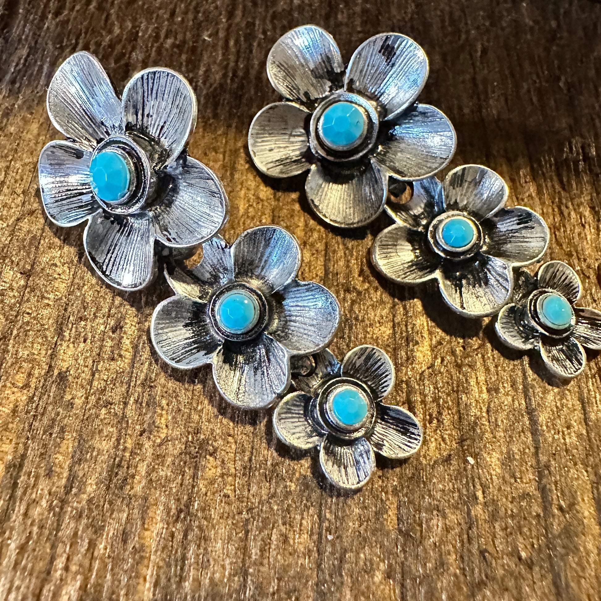 Boho Hippie Cowgirl Western Floral Drop Stud Earrings - Turquoise Stone, Gift Box - Silver Elegant