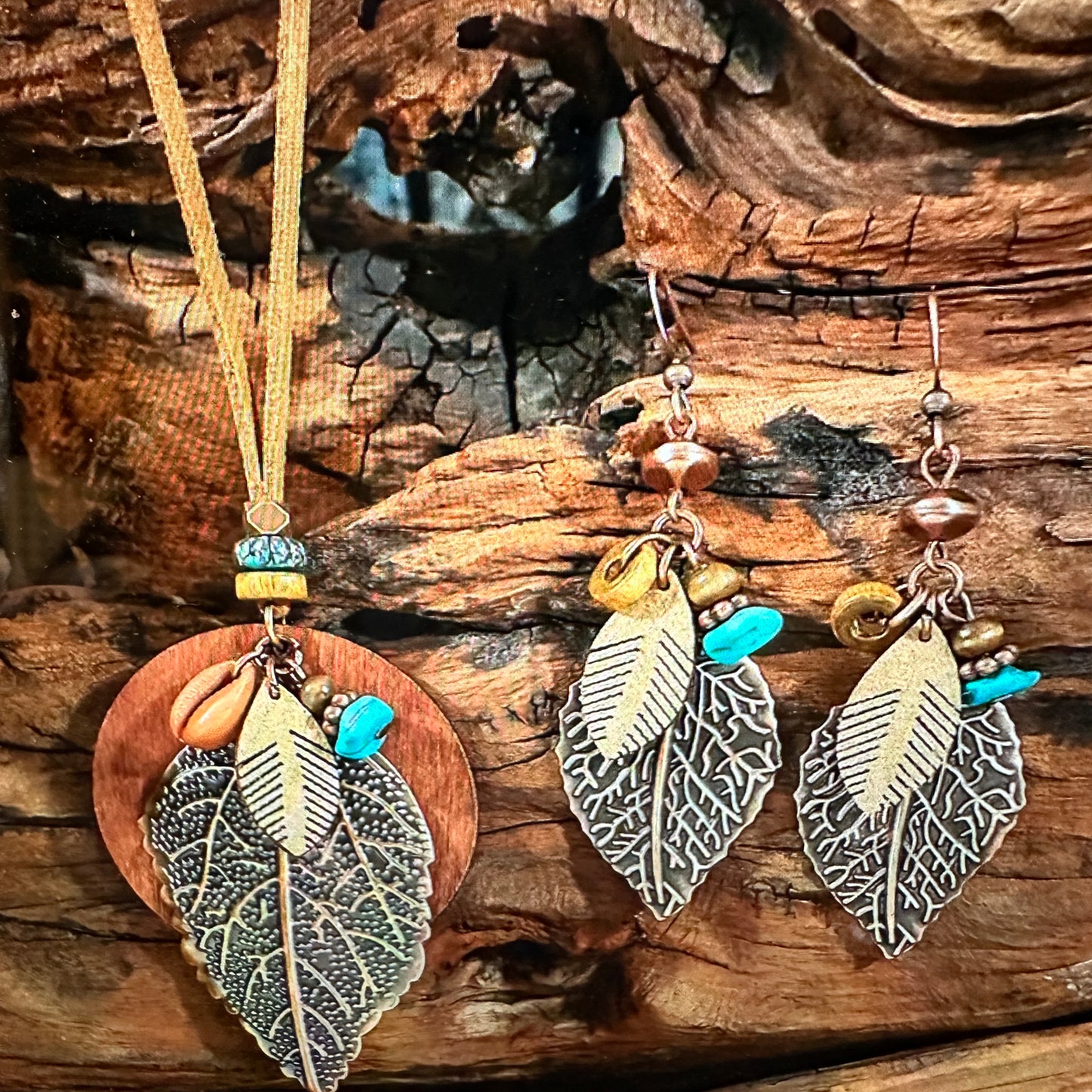 Bohemian Retro Copper Leaf Pendant Necklace Earrings Set For Women, Gift Box - Silver Elegant