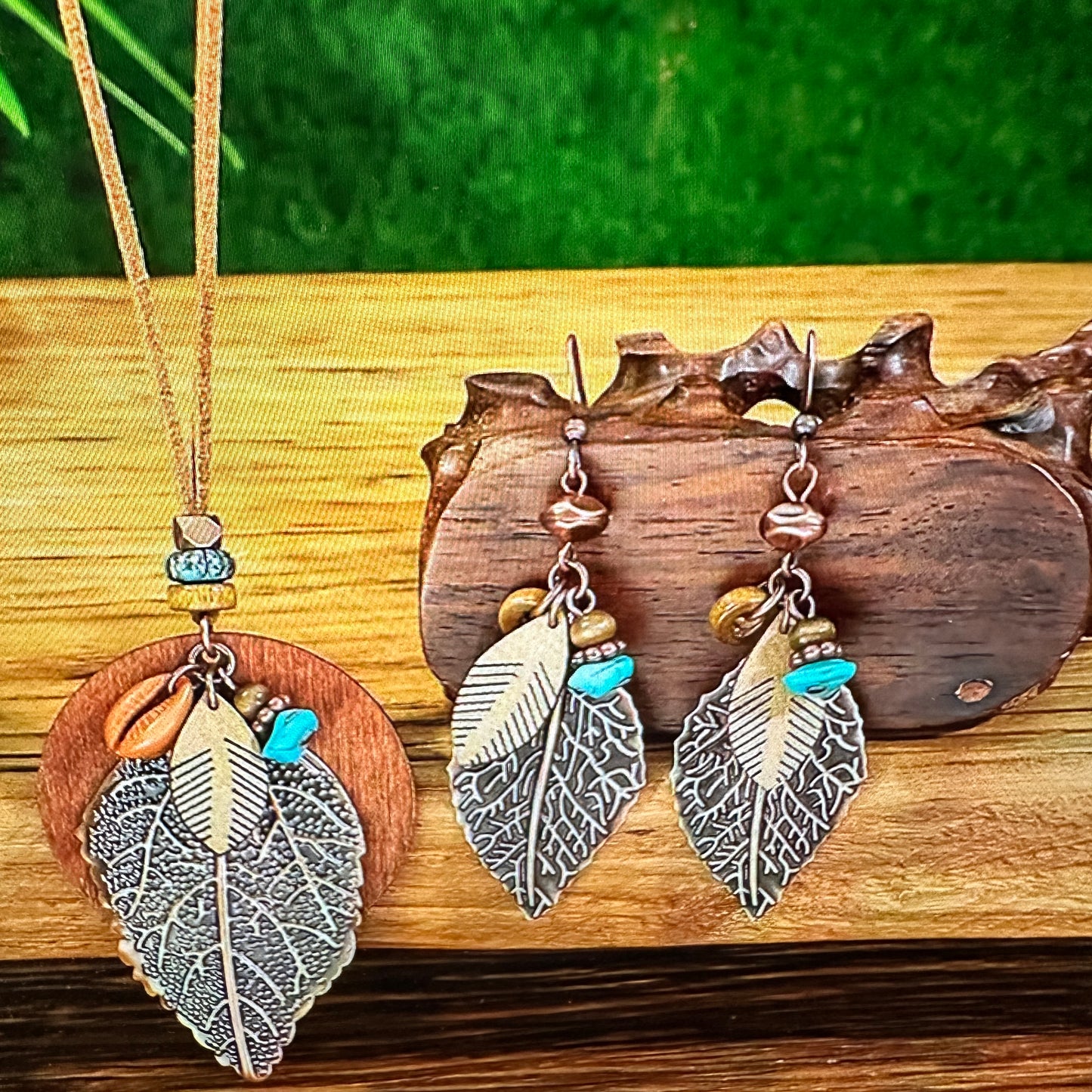 Bohemian Retro Copper Leaf Pendant Necklace Earrings Set For Women, Gift Box - Silver Elegant