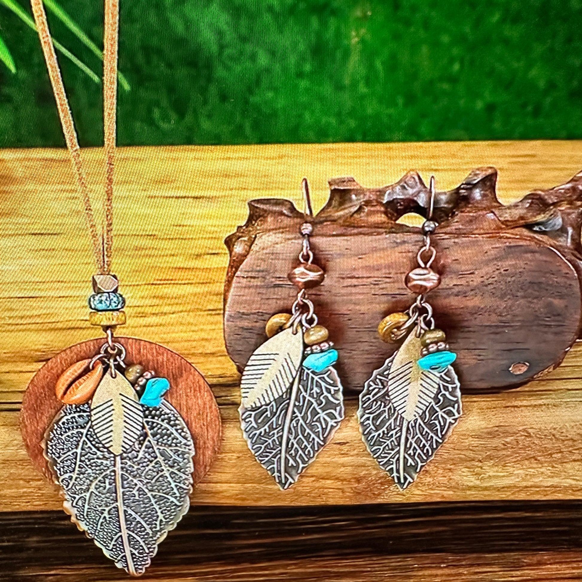 Bohemian Retro Copper Leaf Pendant Necklace Earrings Set For Women, Gift Box - Silver Elegant