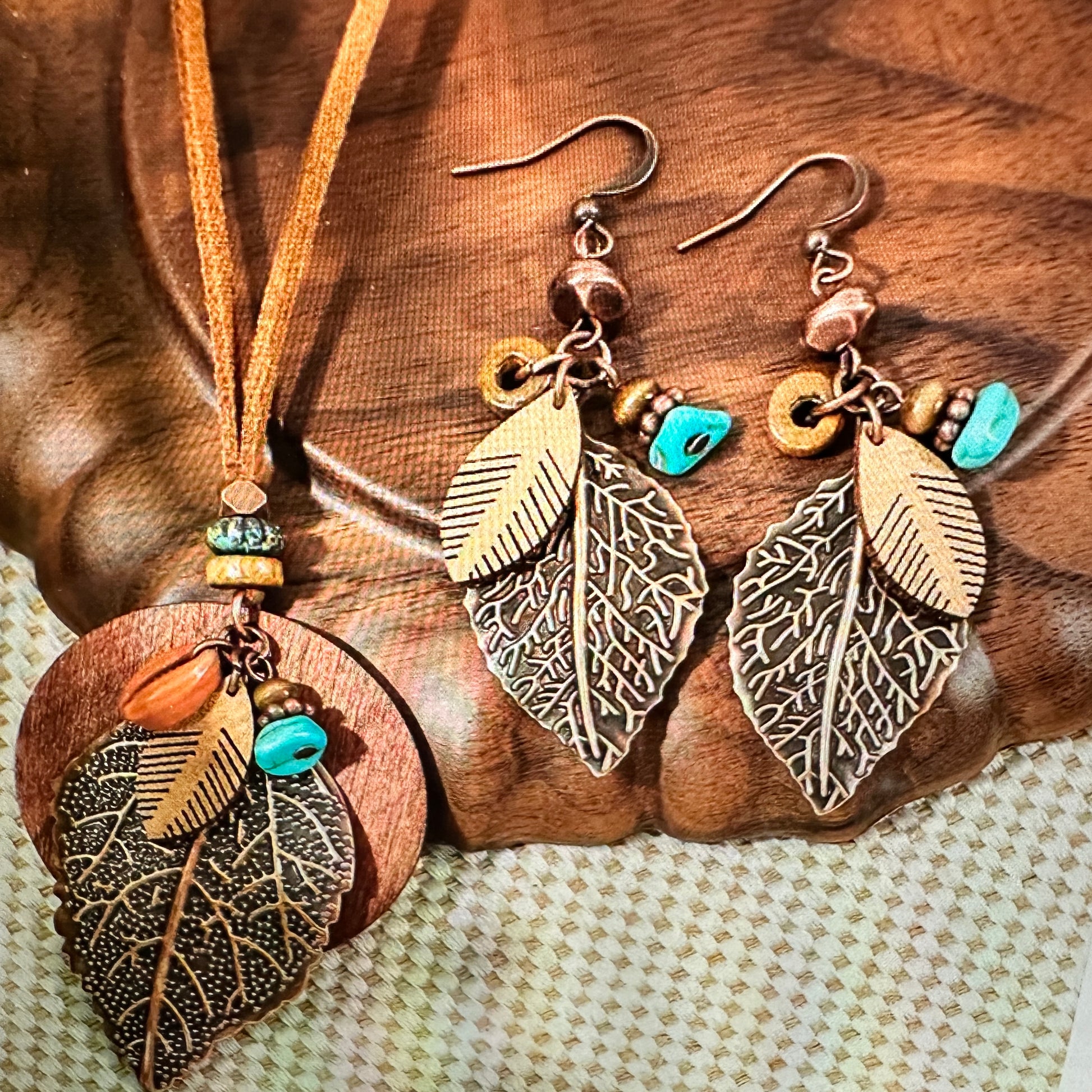 Bohemian Retro Copper Leaf Pendant Necklace Earrings Set For Women, Gift Box - Silver Elegant