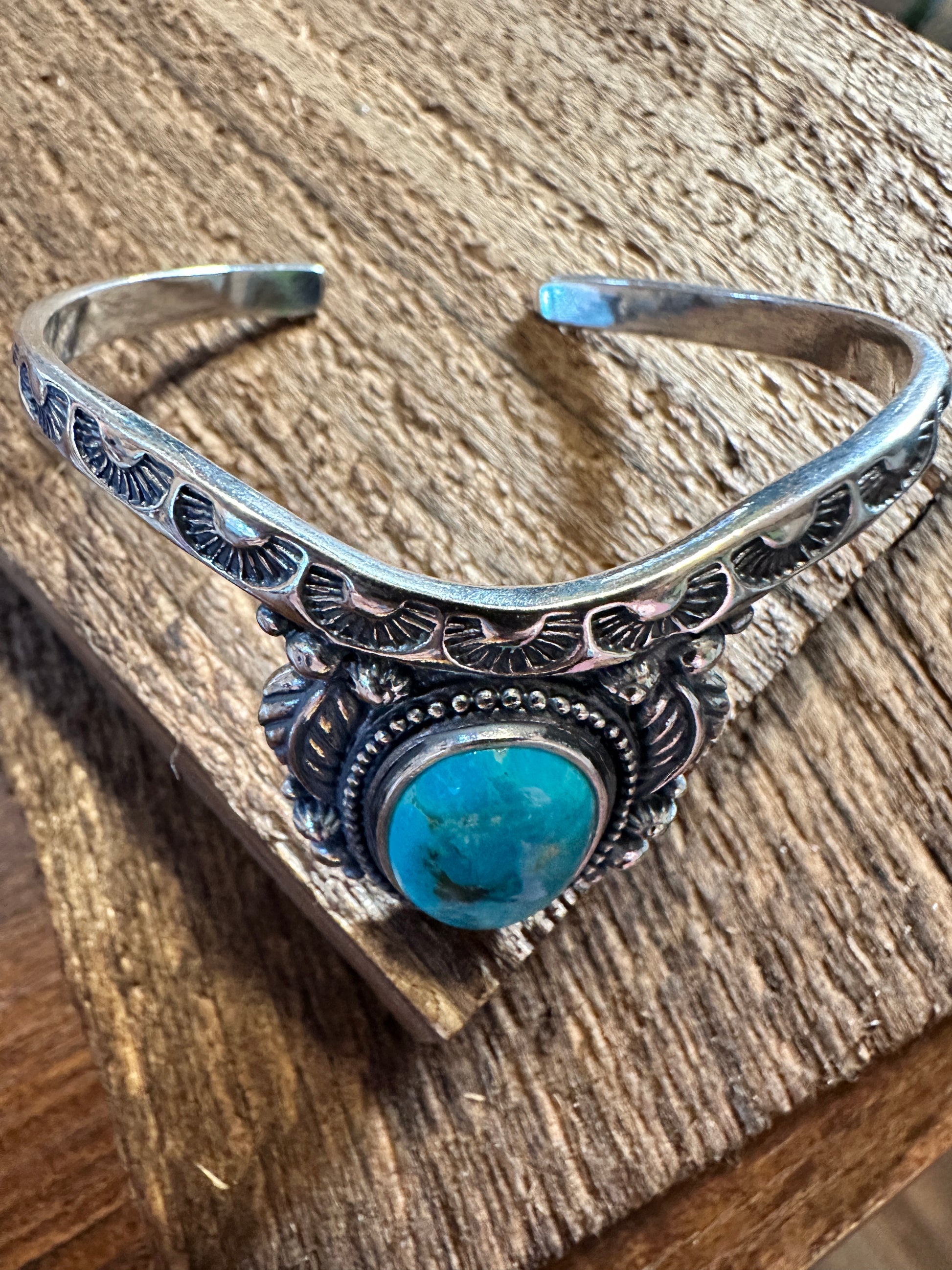 Exquisite Handcrafted Cuff Bracelet with Authentic Arizona Turquoise - Silver Elegant