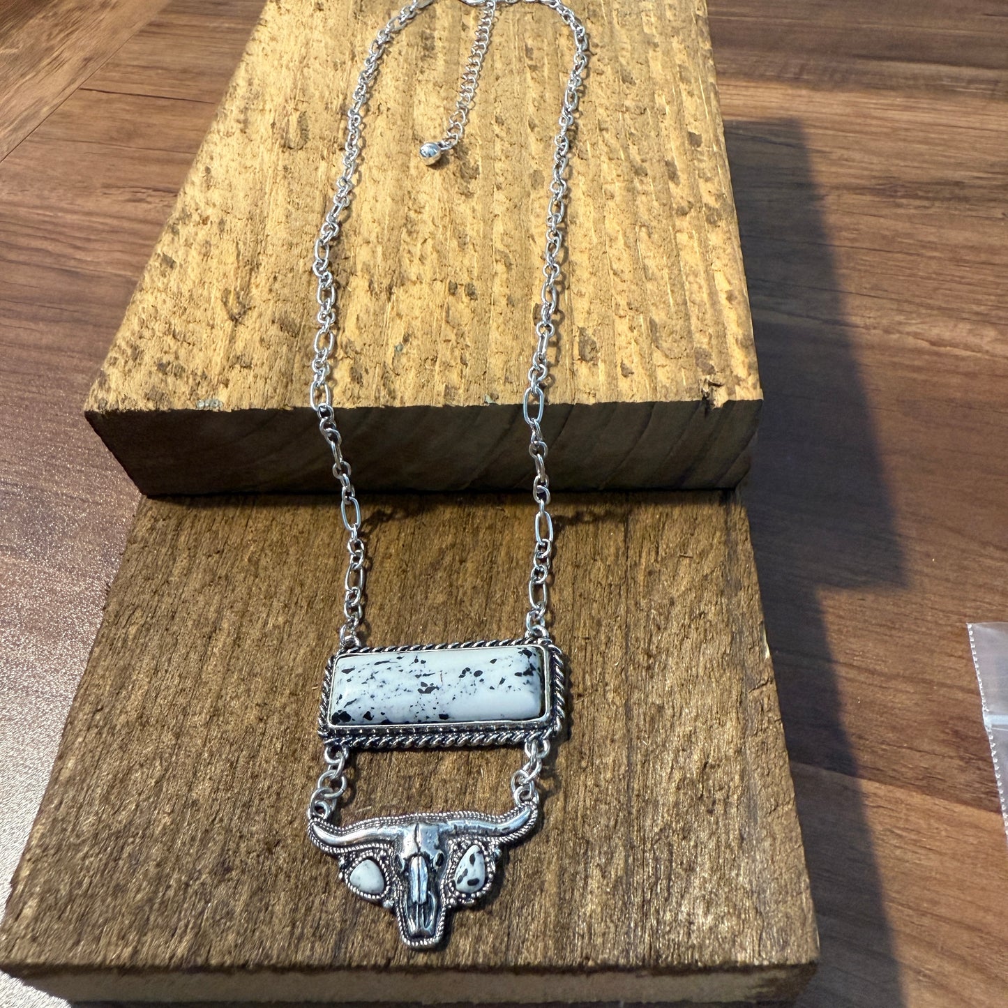 Western Steerhead White Buffalo Dahlia Chain Necklace