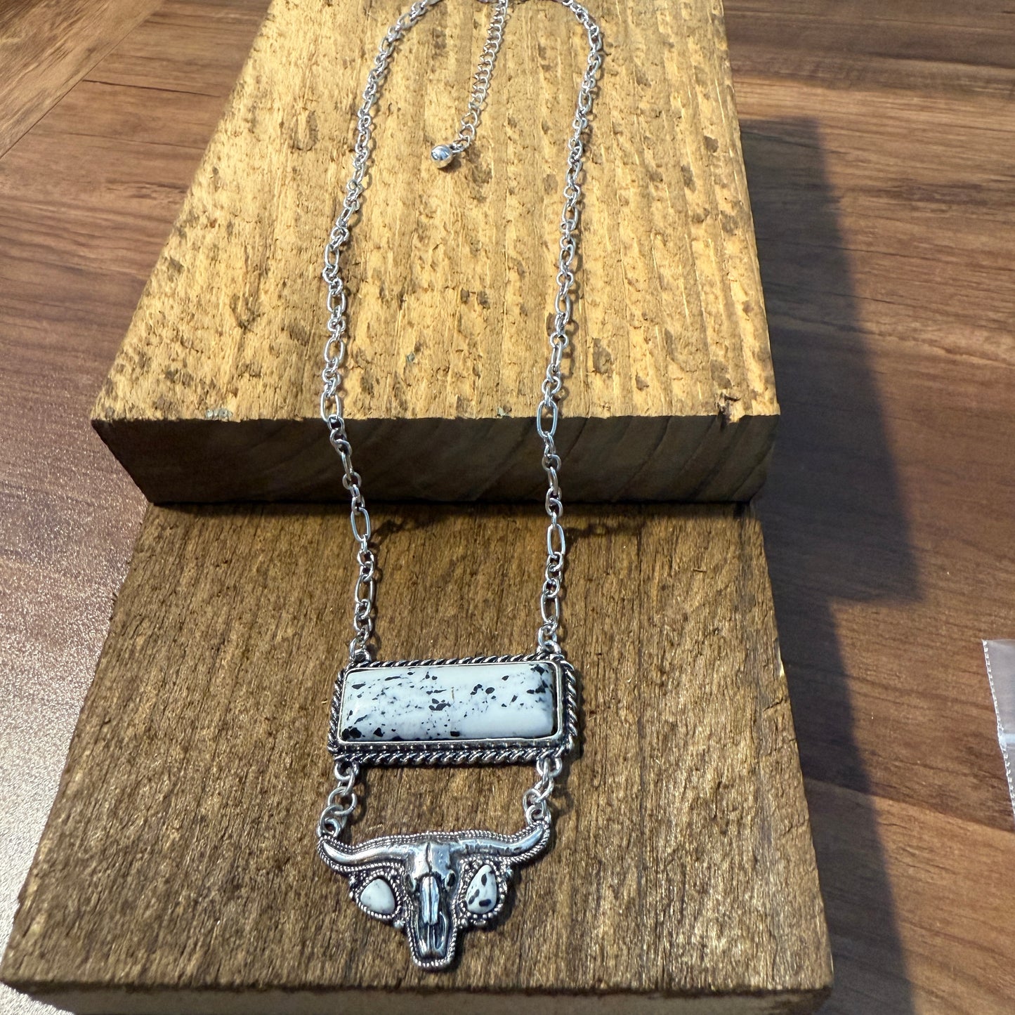 Western Steerhead White Buffalo Dahlia Chain Necklace