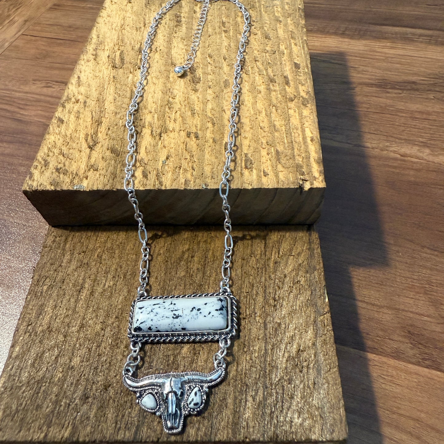 Western Steerhead White Buffalo Dahlia Chain Necklace