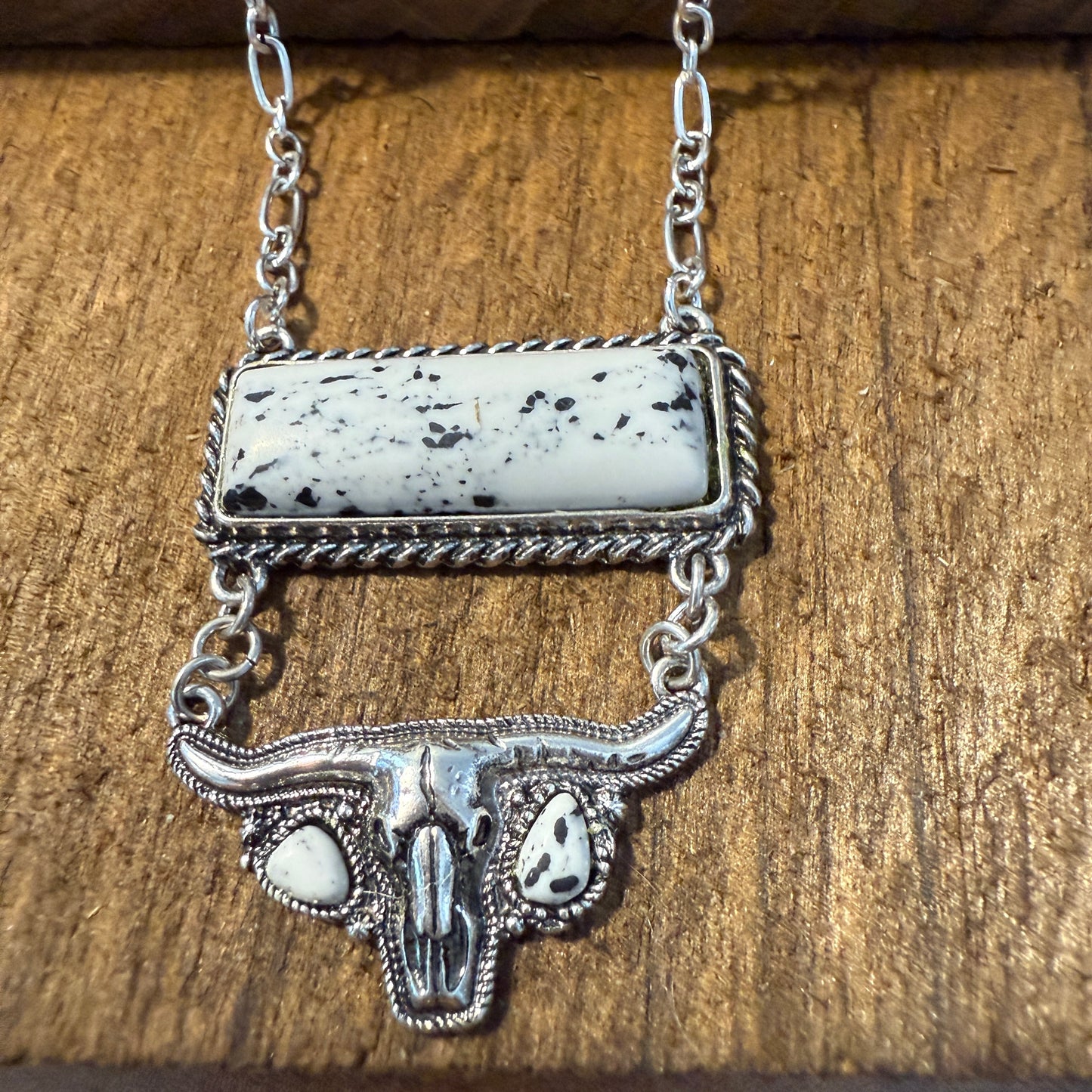 Western Steerhead White Buffalo Dahlia Chain Necklace