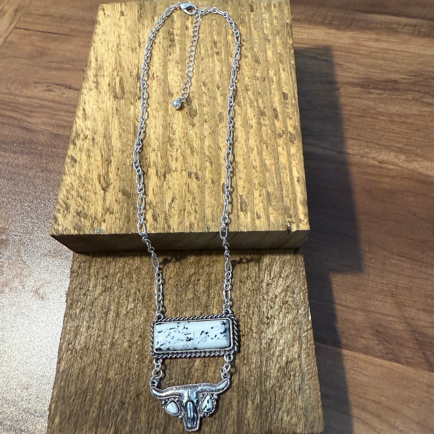 Western Steerhead White Buffalo Dahlia Chain Necklace