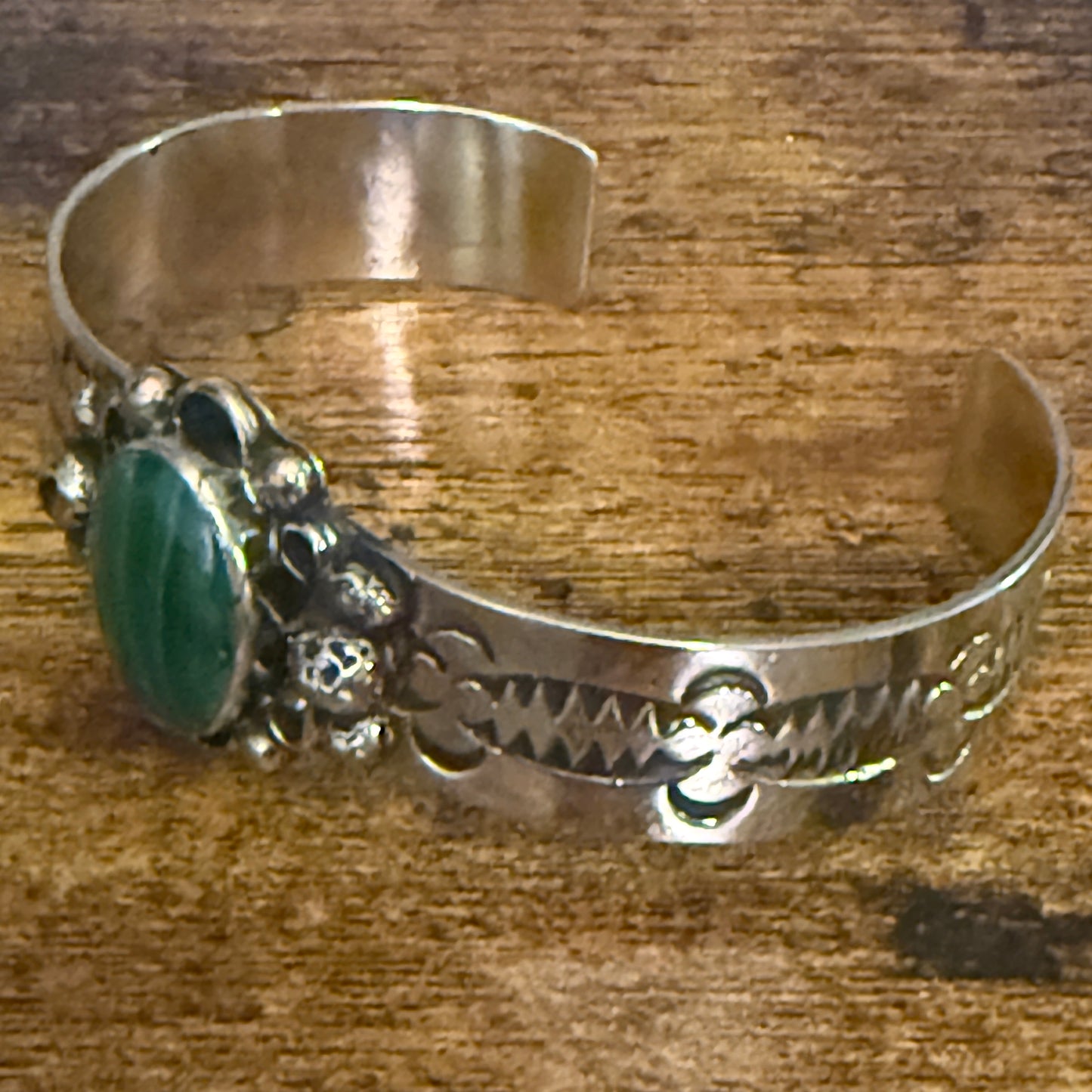 Navajo Indian Green Gaspéite Cuff Bracelet Signed By Cleveland Nickel Silver