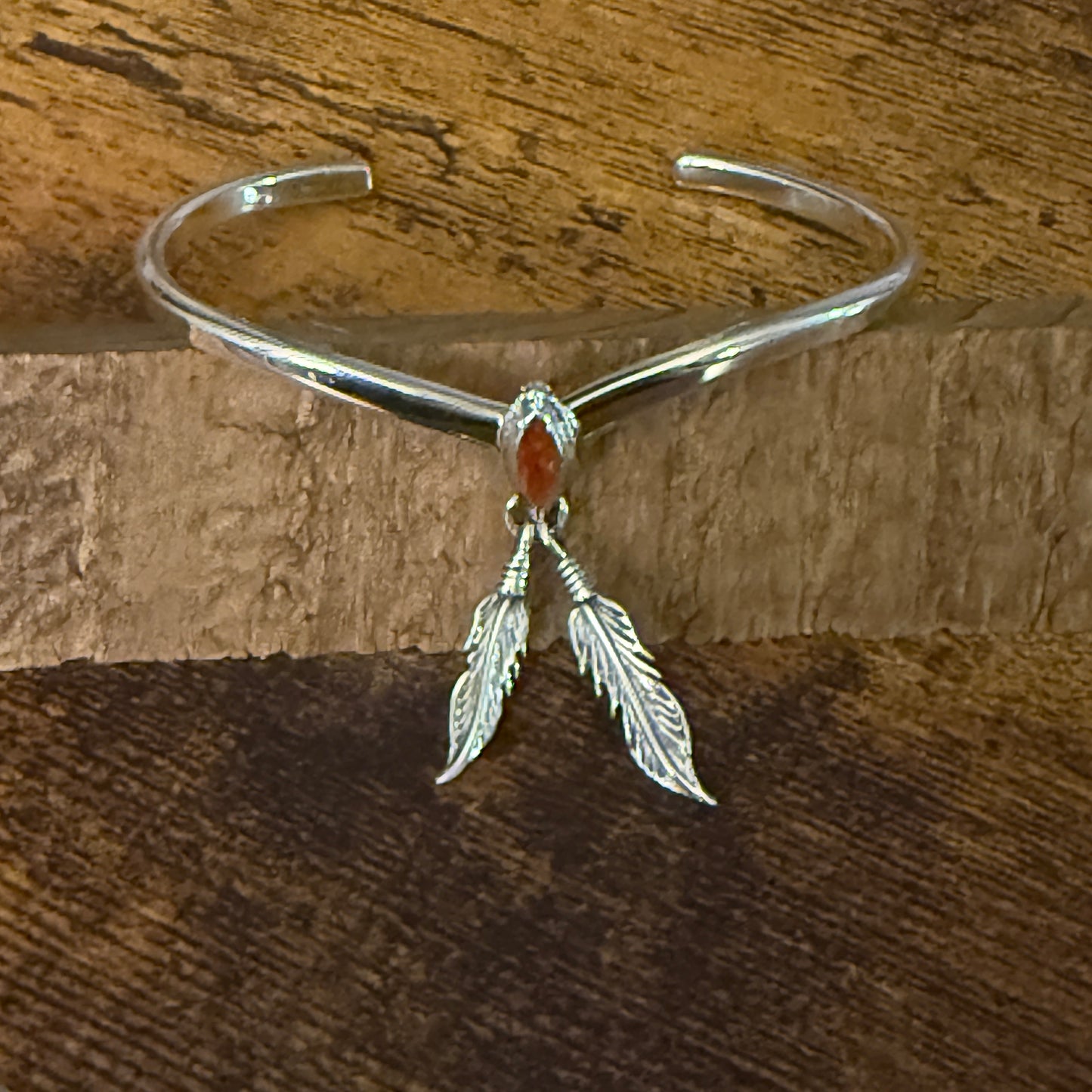 Native American Spiny Oyster Feather Sterling Silver Bracelet Tahe
