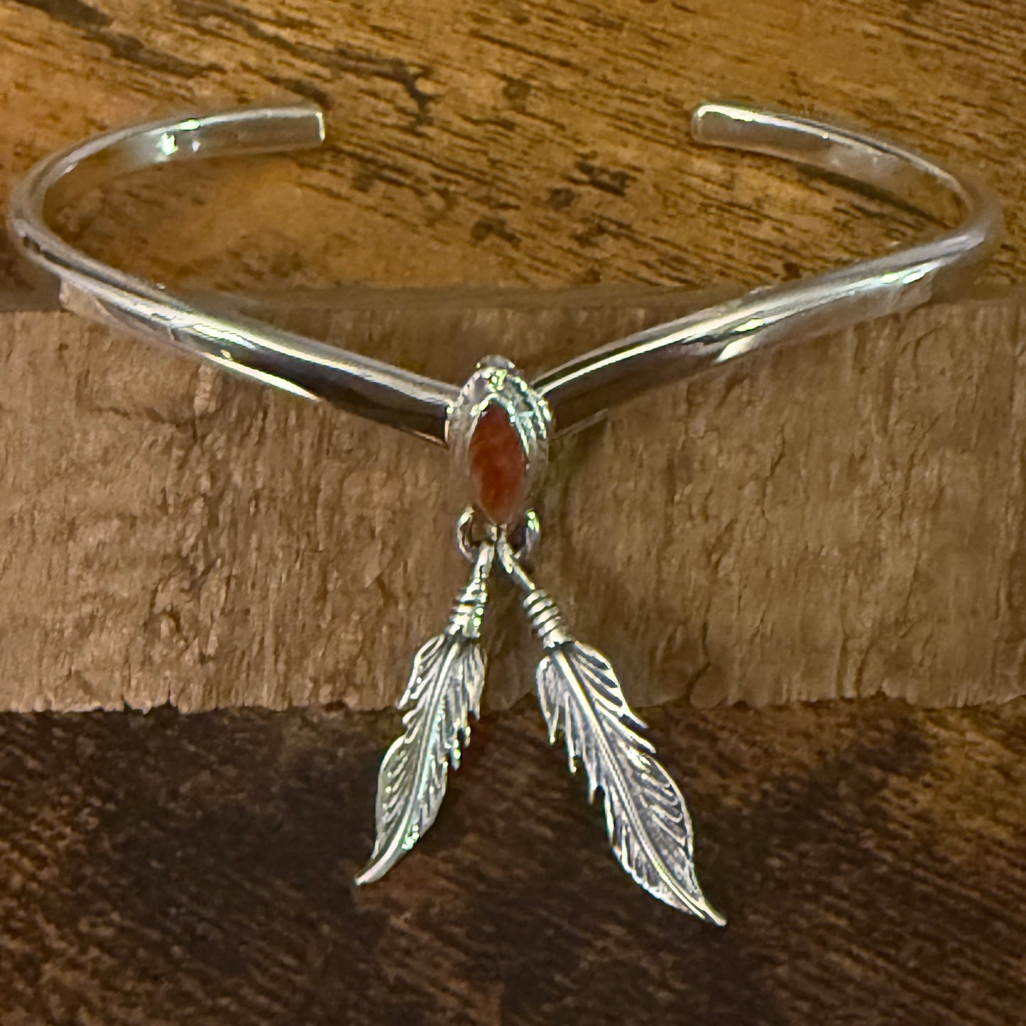 Native American Spiny Oyster Feather Sterling Silver Bracelet Tahe