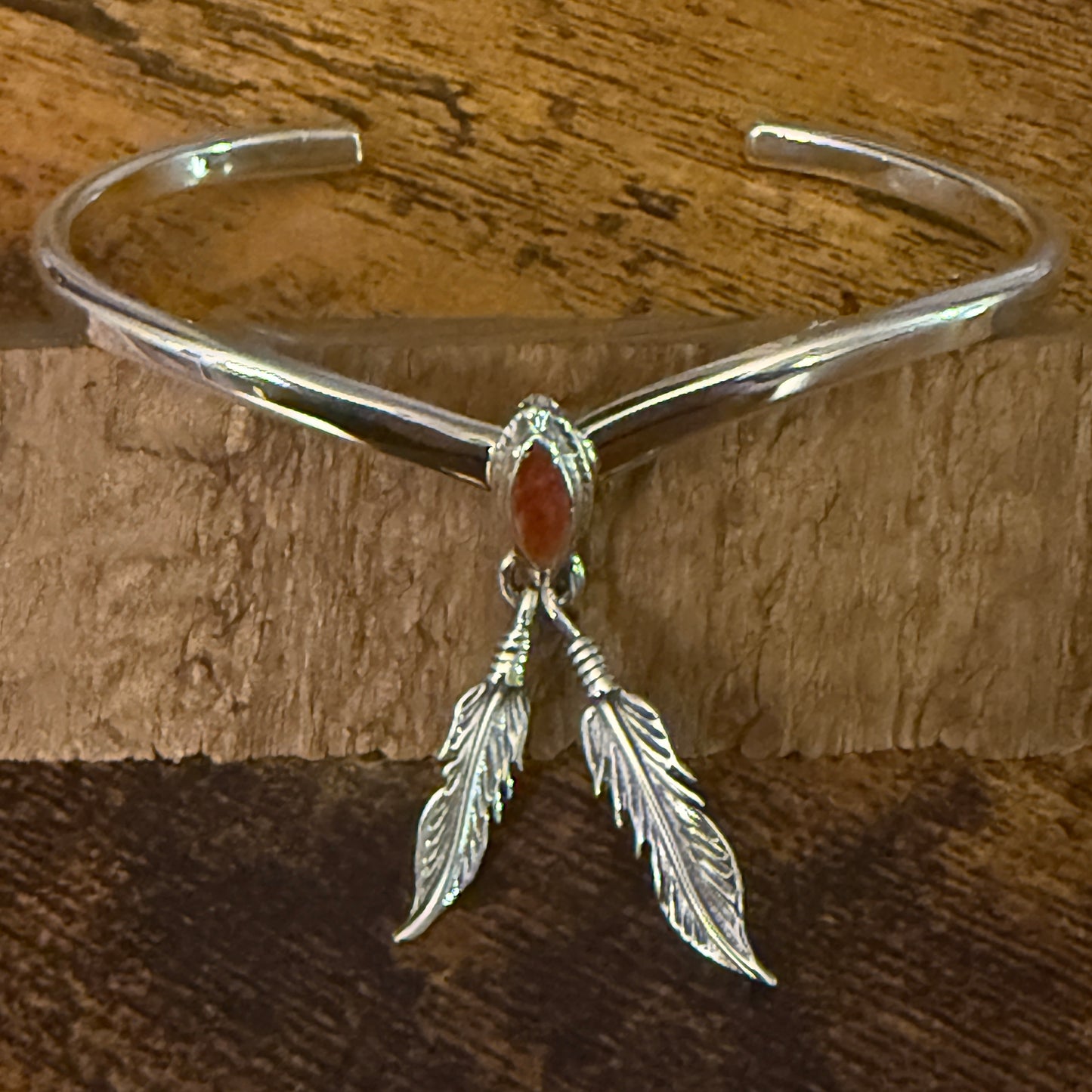 Native American Spiny Oyster Feather Sterling Silver Bracelet Tahe