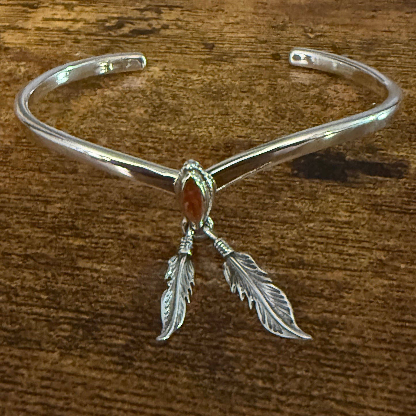 Native American Spiny Oyster Feather Sterling Silver Bracelet Tahe