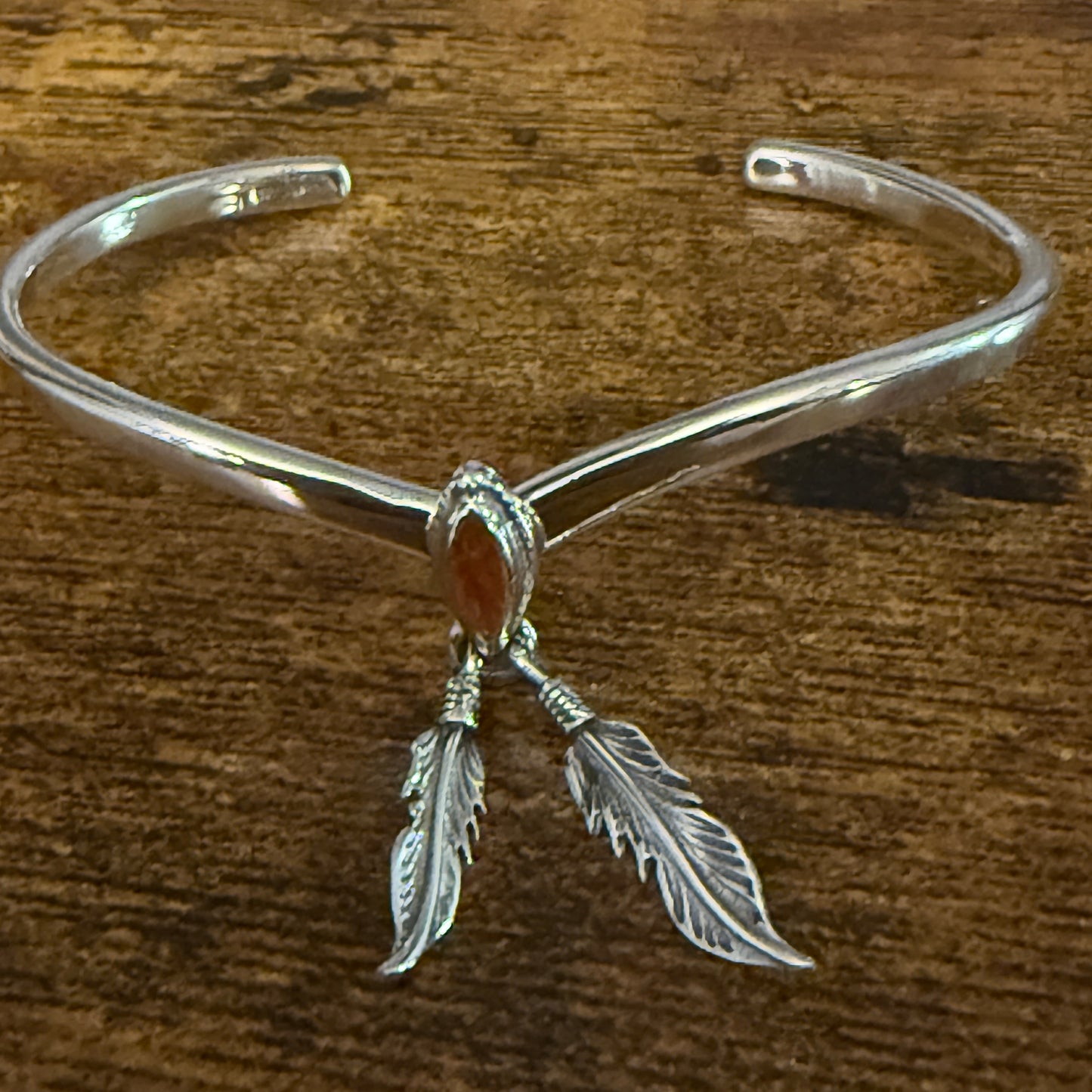 Native American Spiny Oyster Feather Sterling Silver Bracelet Tahe