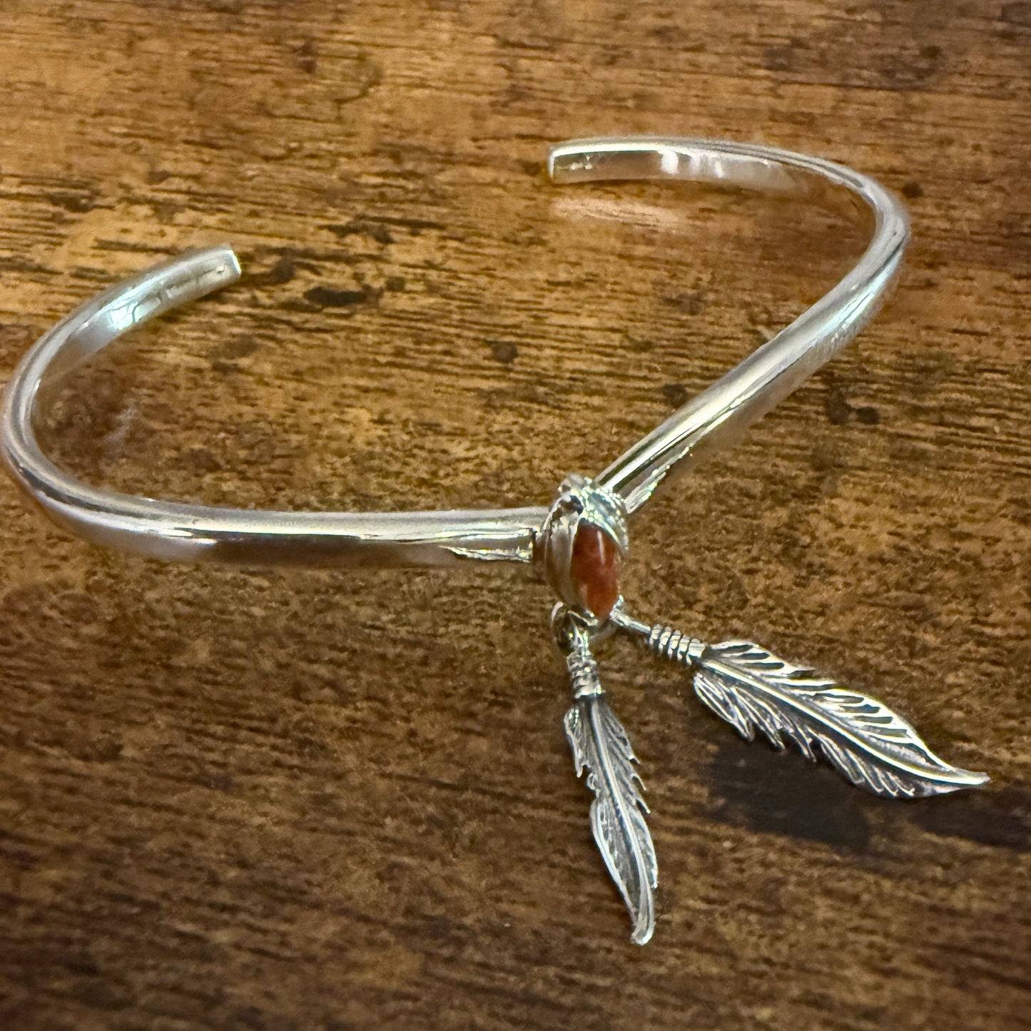 Native American Spiny Oyster Feather Sterling Silver Bracelet Tahe