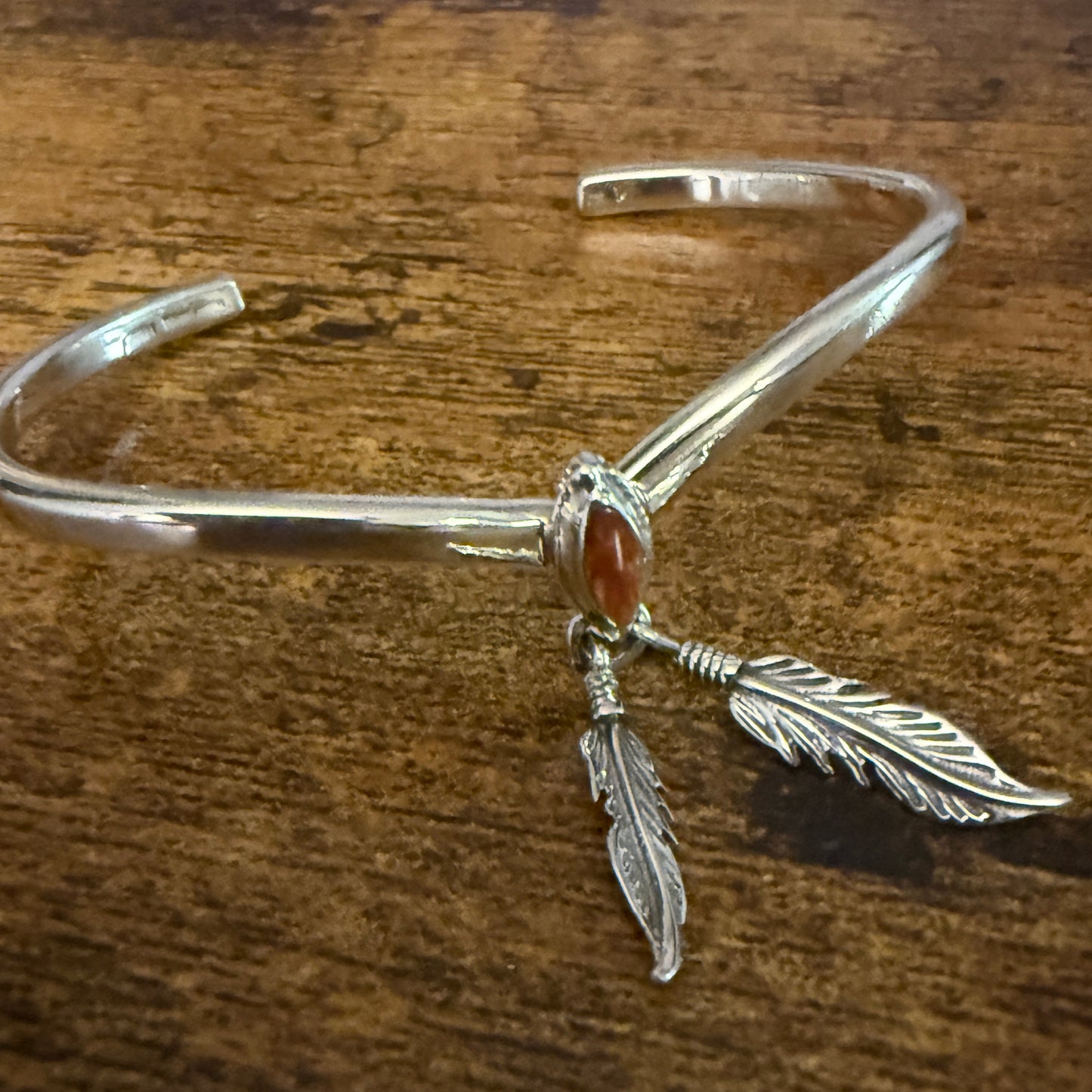 Native American Spiny Oyster Feather Sterling Silver Bracelet Tahe