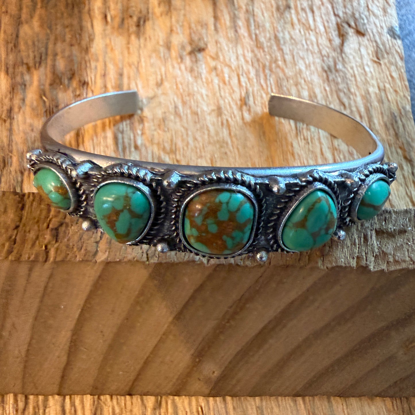 Navajo Style Green Turquoise Stone Silver Metal Bangle Bracelet