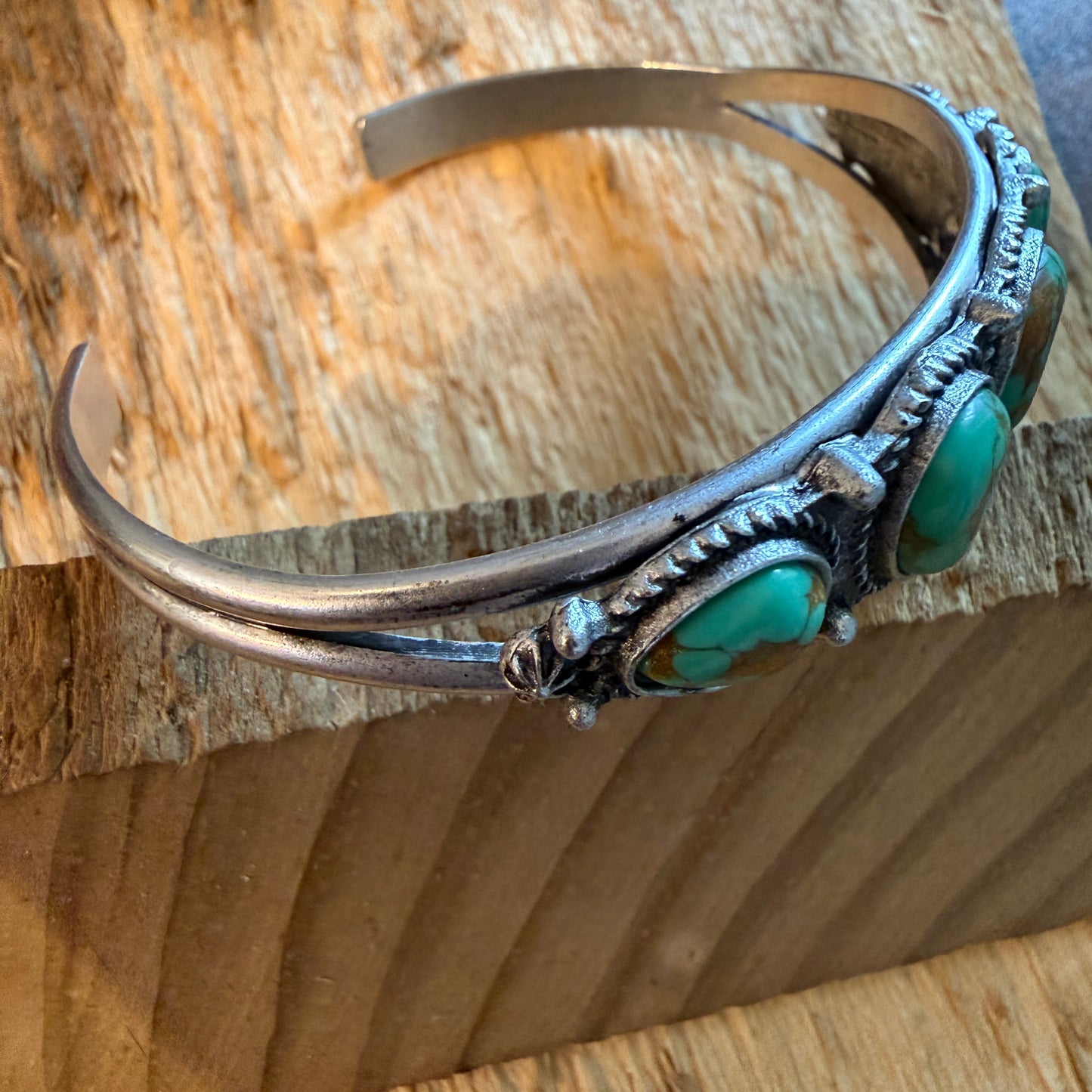 Navajo Style Green Turquoise Stone Silver Metal Bangle Bracelet