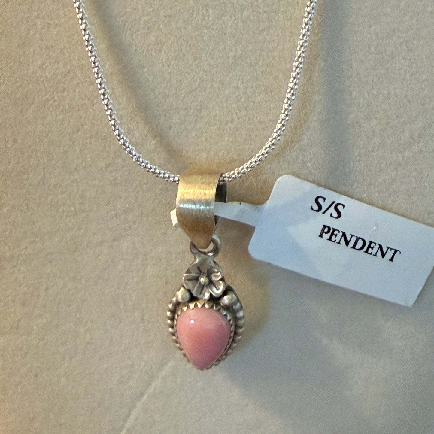 Handcrafted Pink Conch Floral Gemstone Sterling Silver Necklace 18 Inch Chain