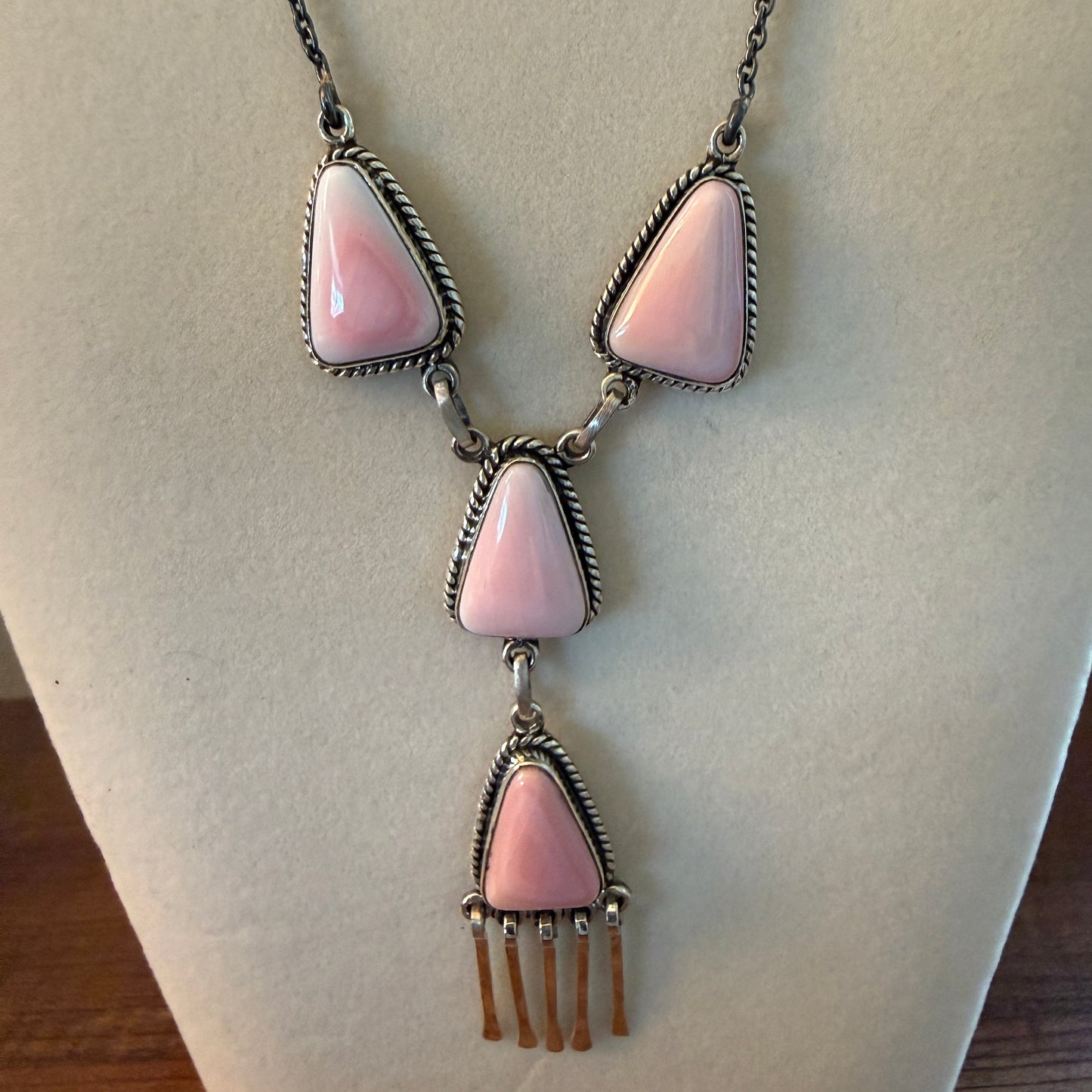 Handcrafted Pink Conch Gemstone Lariat Necklace In Sterling Silver 18 Inch Chain