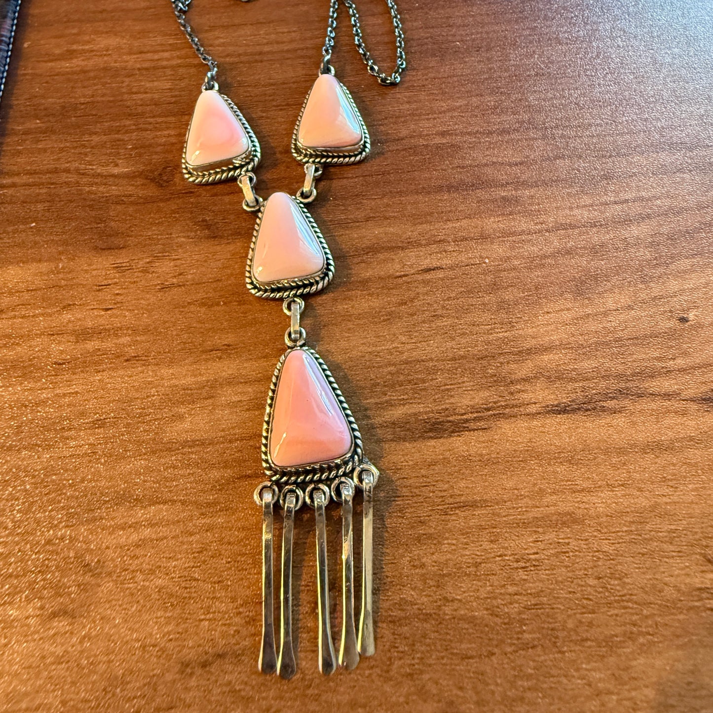 Handcrafted Pink Conch Gemstone Lariat Necklace In Sterling Silver 18 Inch Chain