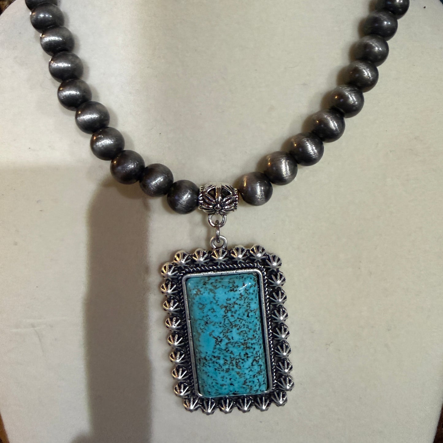 Navajo Style Turquoise Pendant 8mm Silver Tone Pearl Beads Necklace