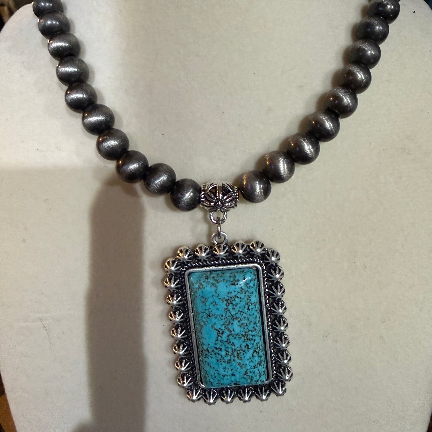 Navajo Style Turquoise Pendant 8mm Silver Tone Pearl Beads Necklace