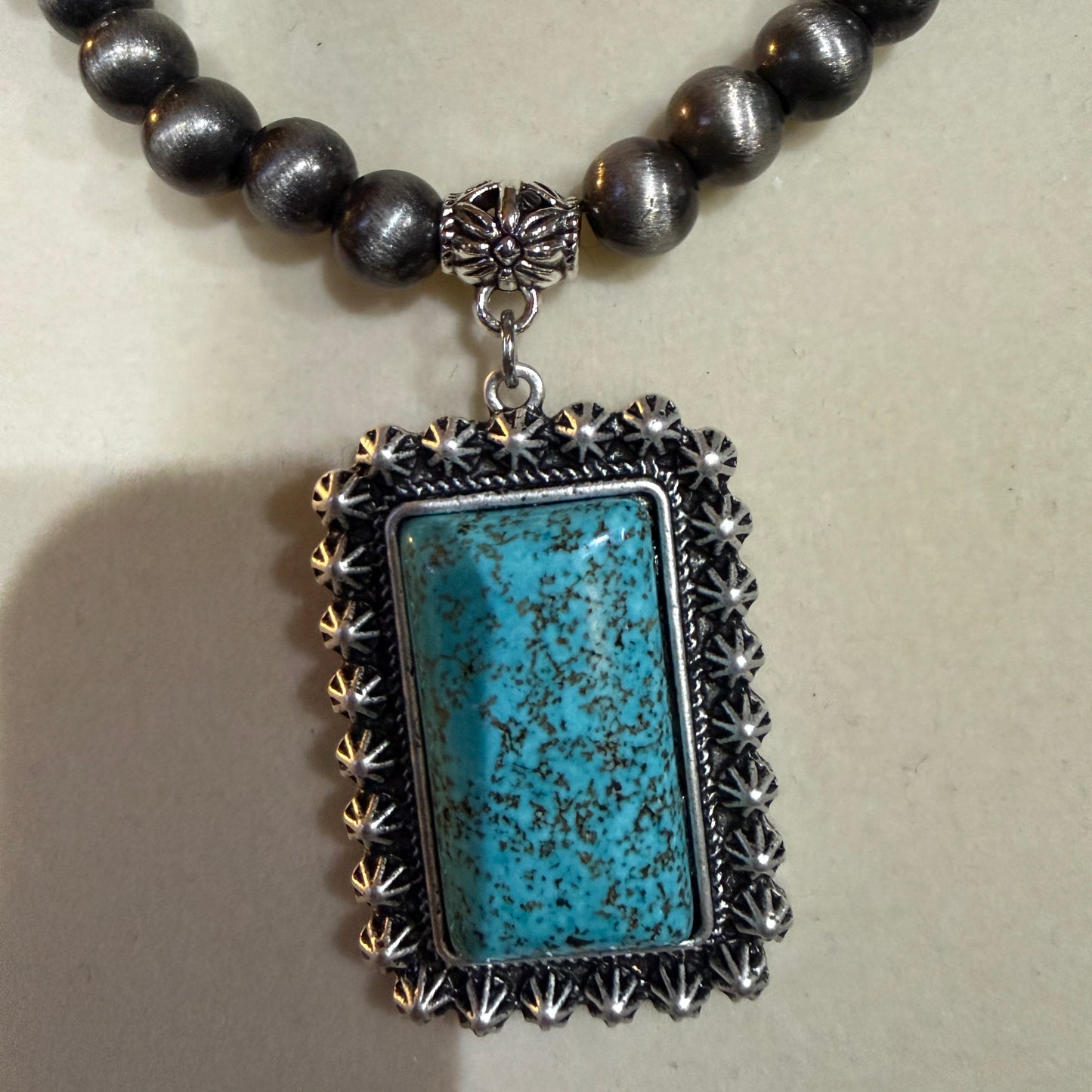 Navajo Style Turquoise Pendant 8mm Silver Tone Pearl Beads Necklace