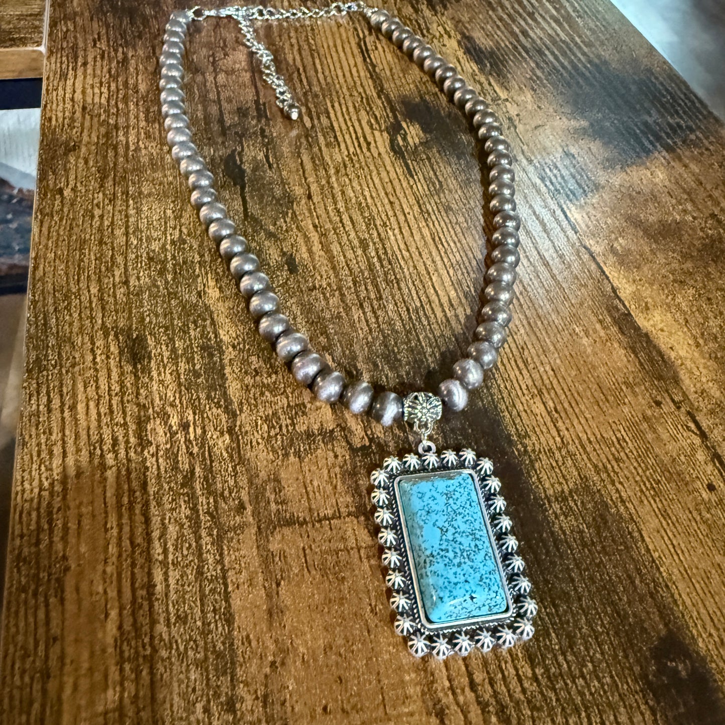 Navajo Style Turquoise Pendant 8mm Silver Tone Pearl Beads Necklace