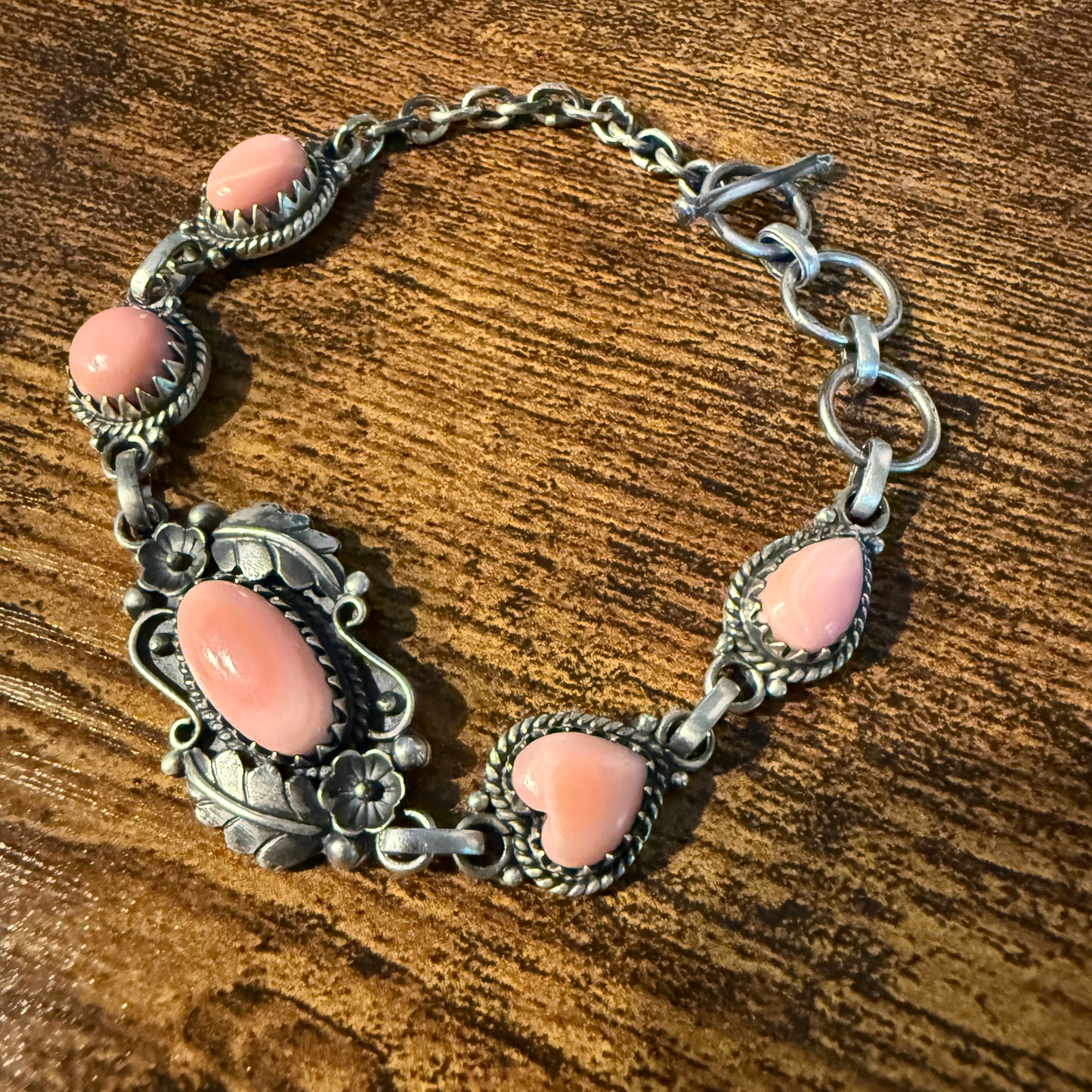 Antique Style Pink Conch Bracelet 8 Inches Oxidized Sterling Silver Adjustable