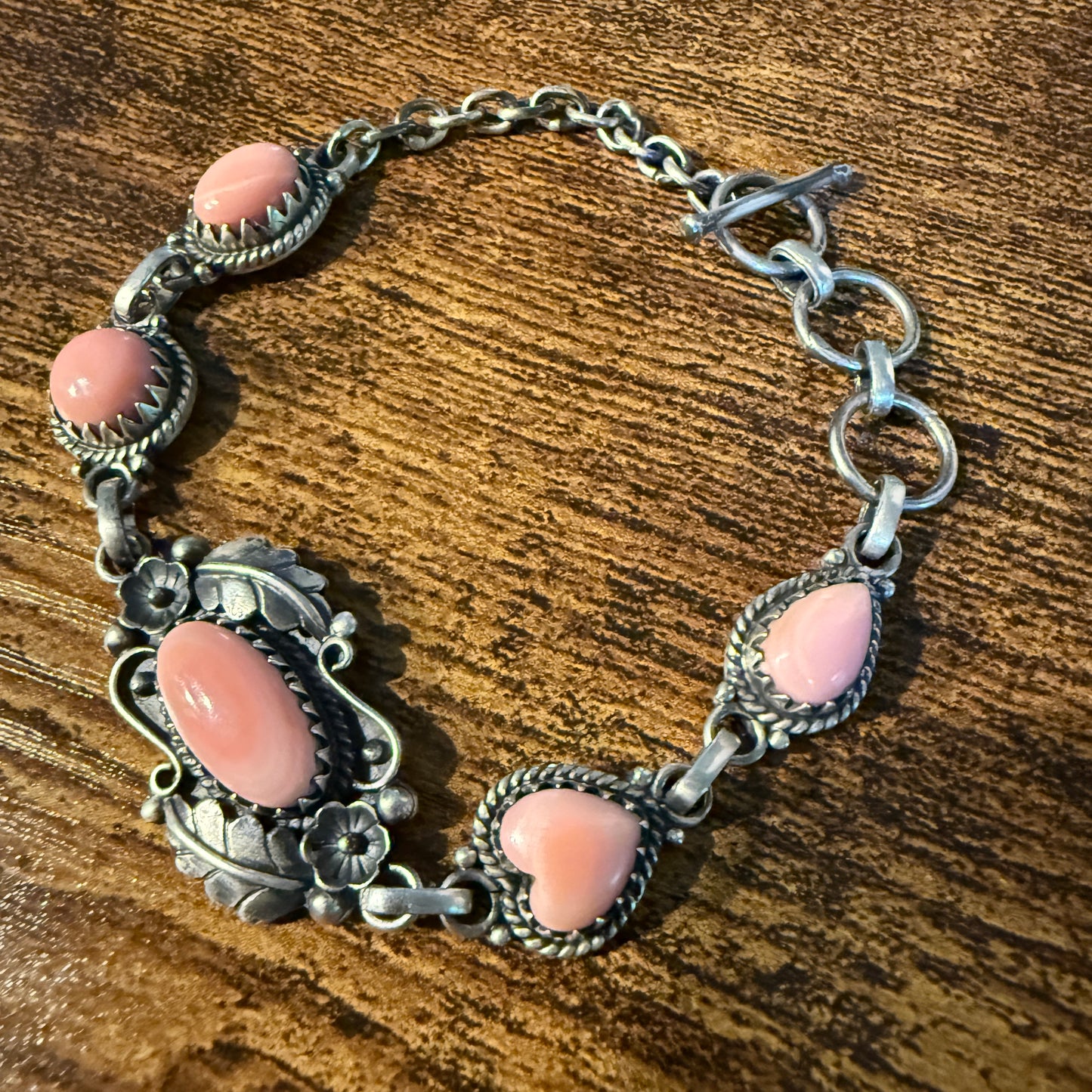 Antique Style Pink Conch Bracelet 8 Inches Oxidized Sterling Silver Adjustable