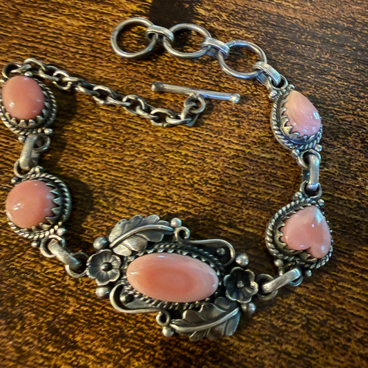 Antique Style Pink Conch Bracelet 8 Inches Oxidized Sterling Silver Adjustable