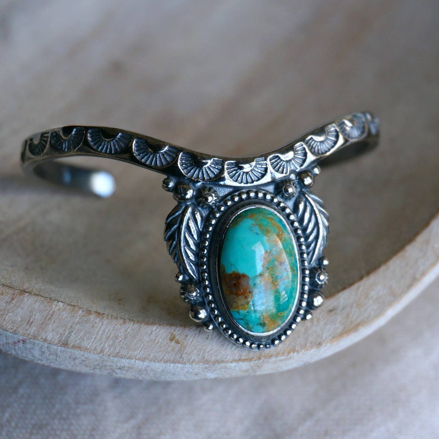 Exquisite Handcrafted Cuff Bracelet with Authentic Arizona Turquoise - Silver Elegant